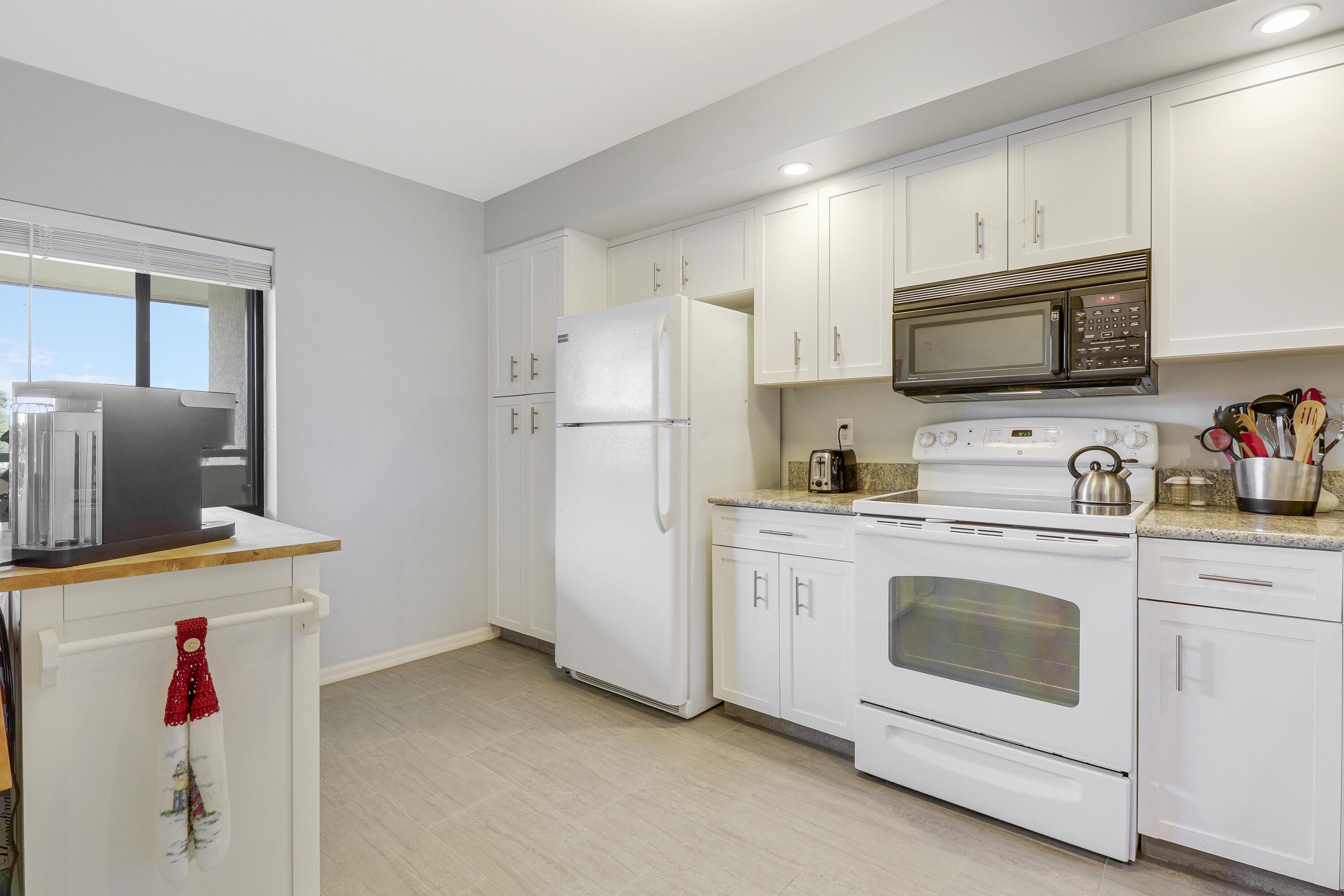 6533 SE Williamsburg Drive 204