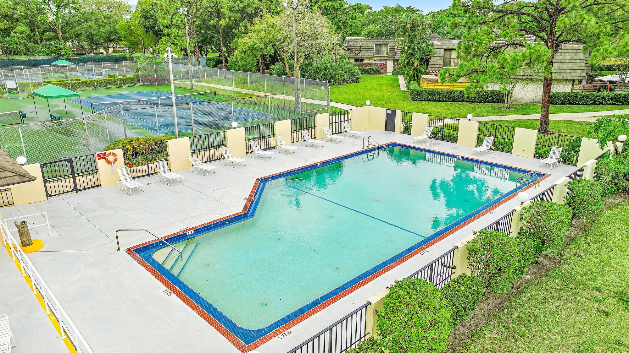 1013 10th Ter Terrace
