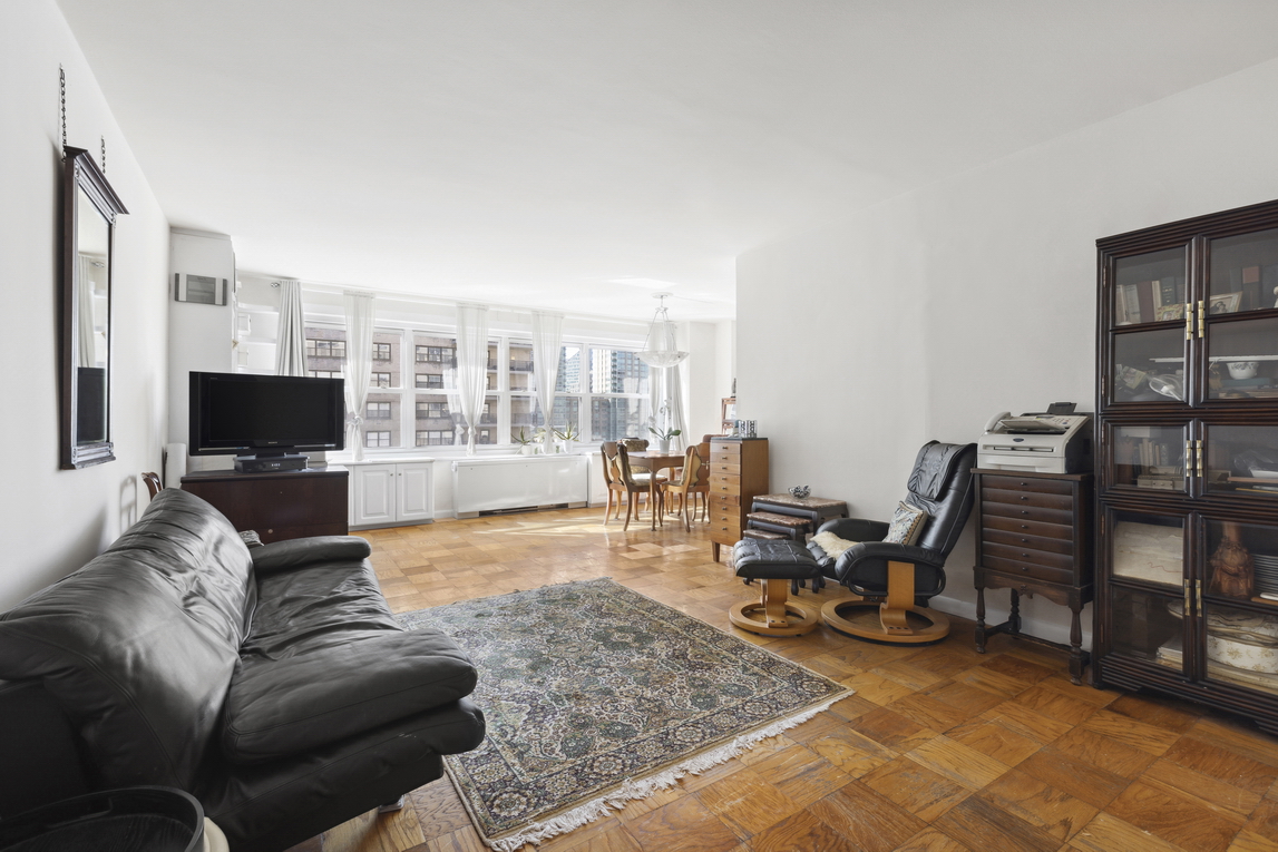 150 W END Avenue 17R