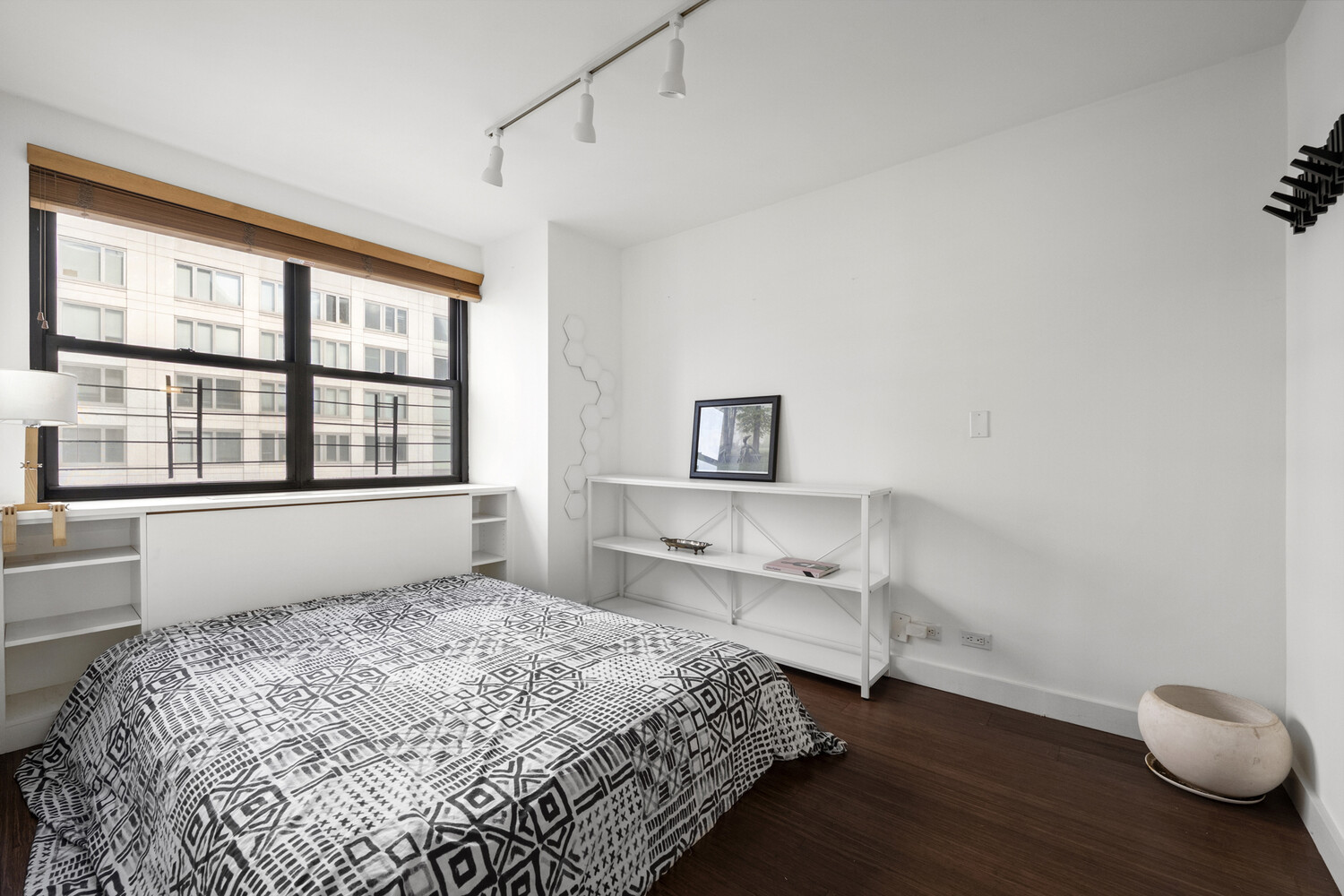 200 E 24TH Street 1403