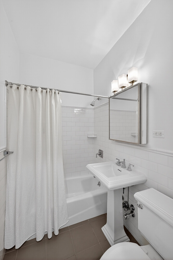 203 E 72ND Street 3N