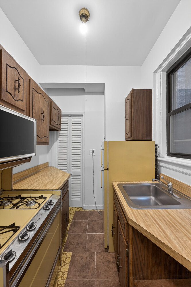 30 W 90TH Street 1E