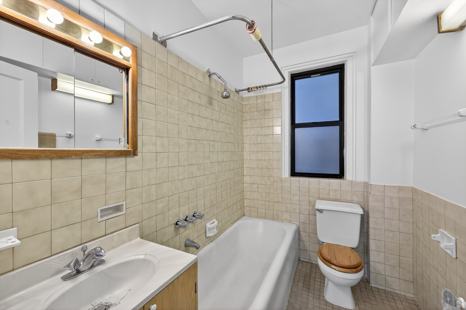 30 W 90TH Street 1E