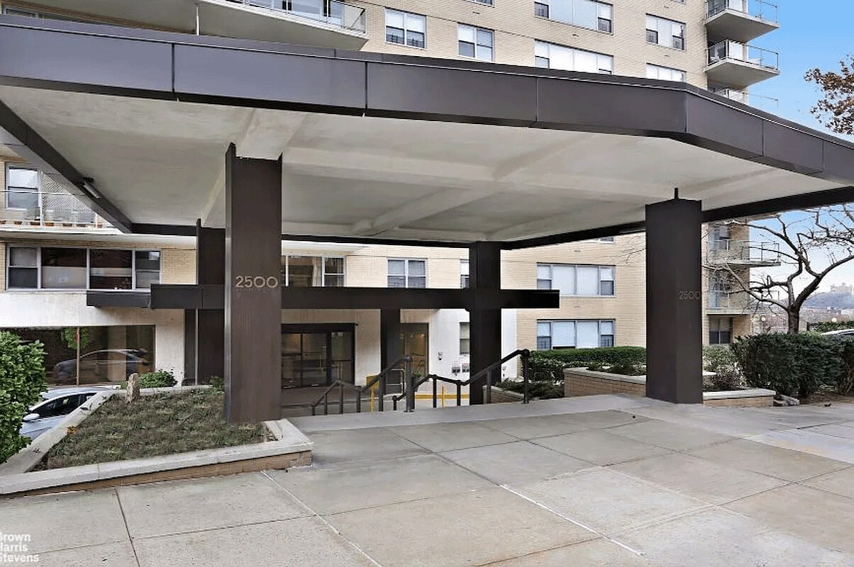 2500 JOHNSON Avenue 20C