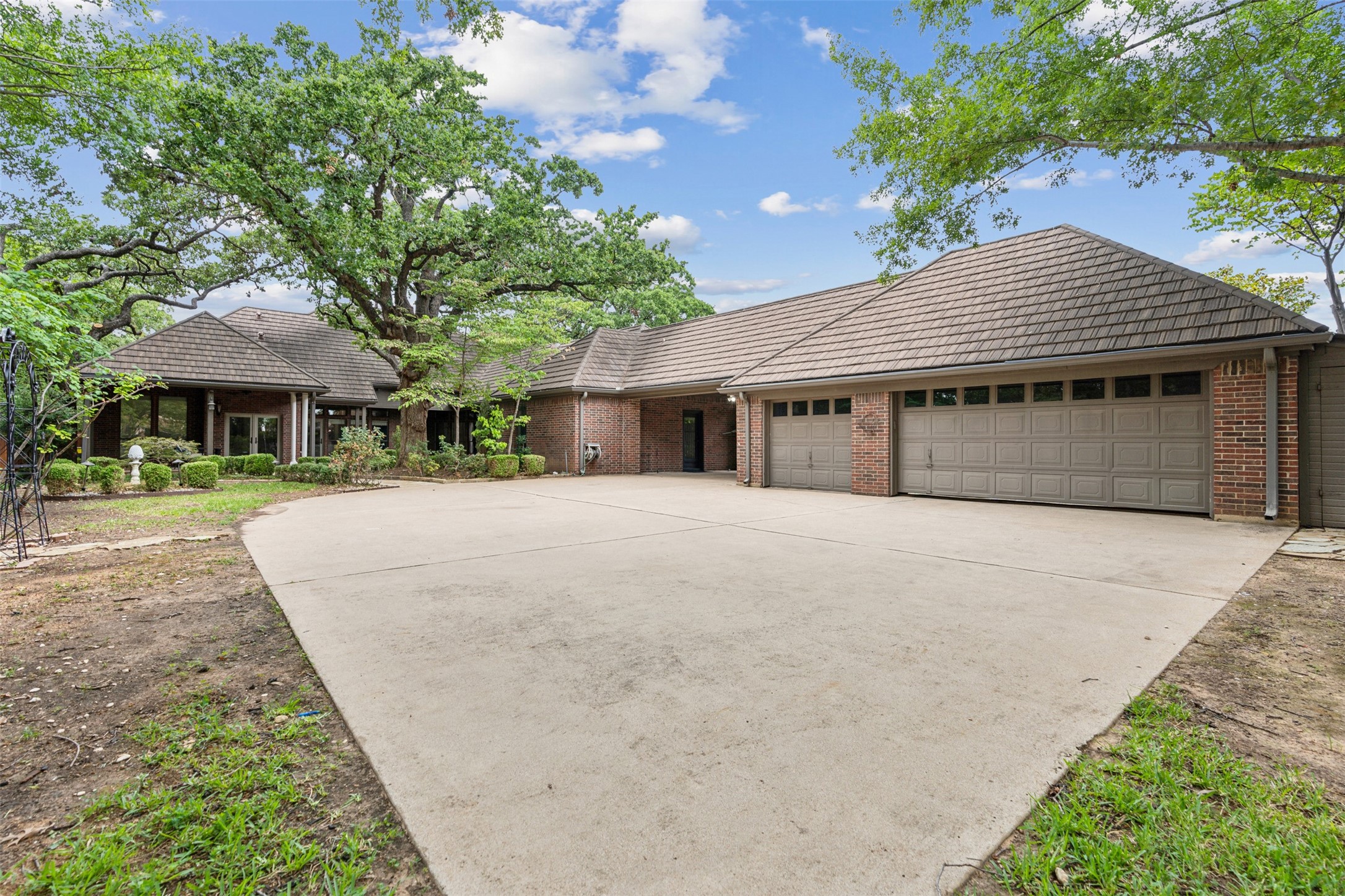 4801 Green Oaks Drive