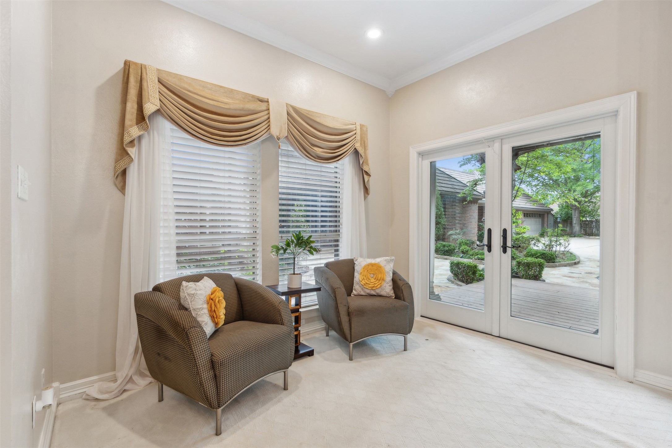 4801 Green Oaks Drive