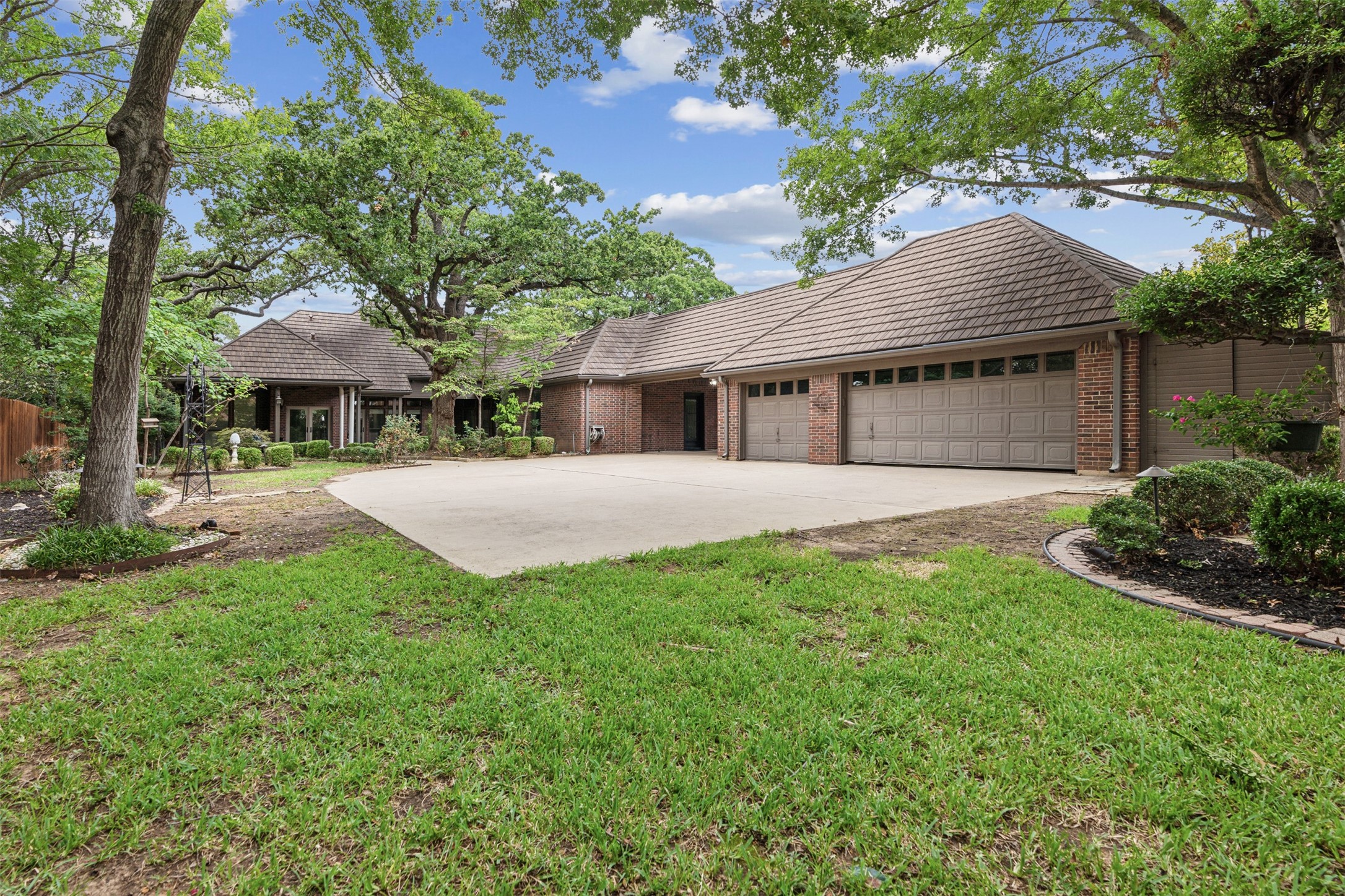 4801 Green Oaks Drive