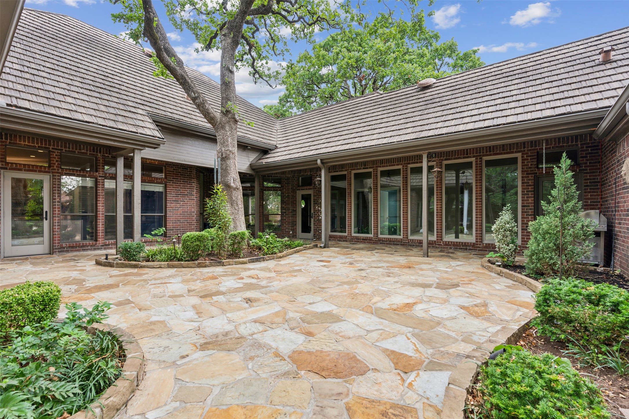 4801 Green Oaks Drive