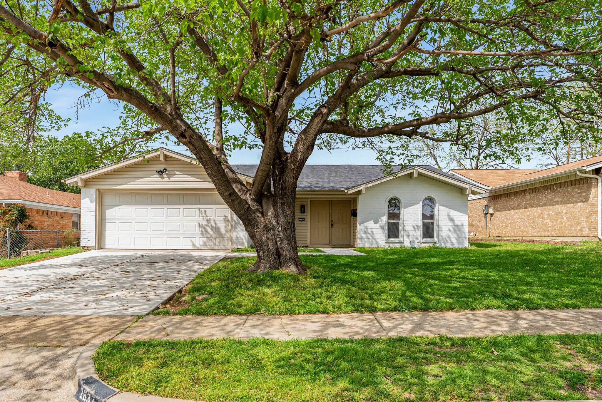 2837 Lago Vista Loop