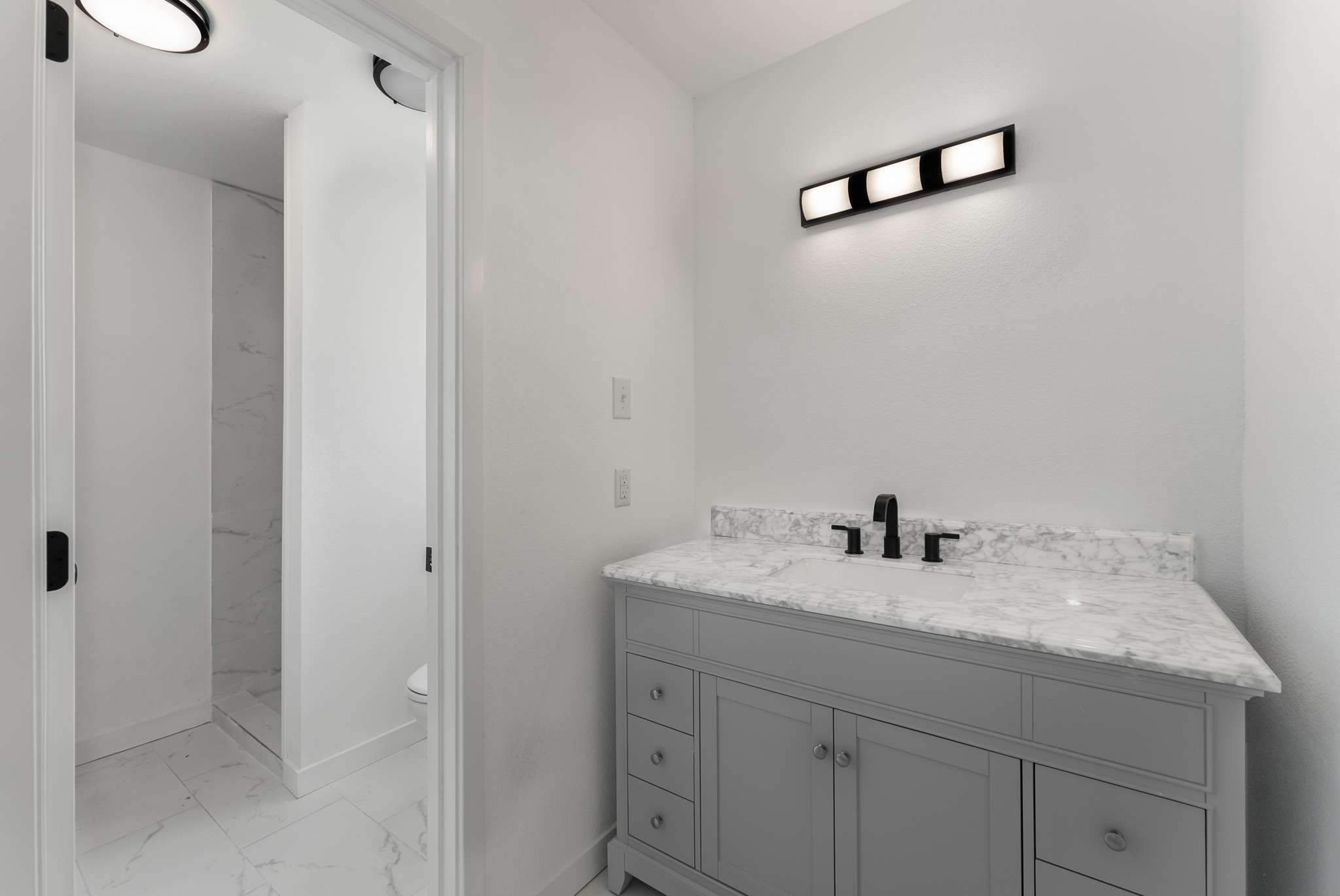 2837 Lago Vista Loop