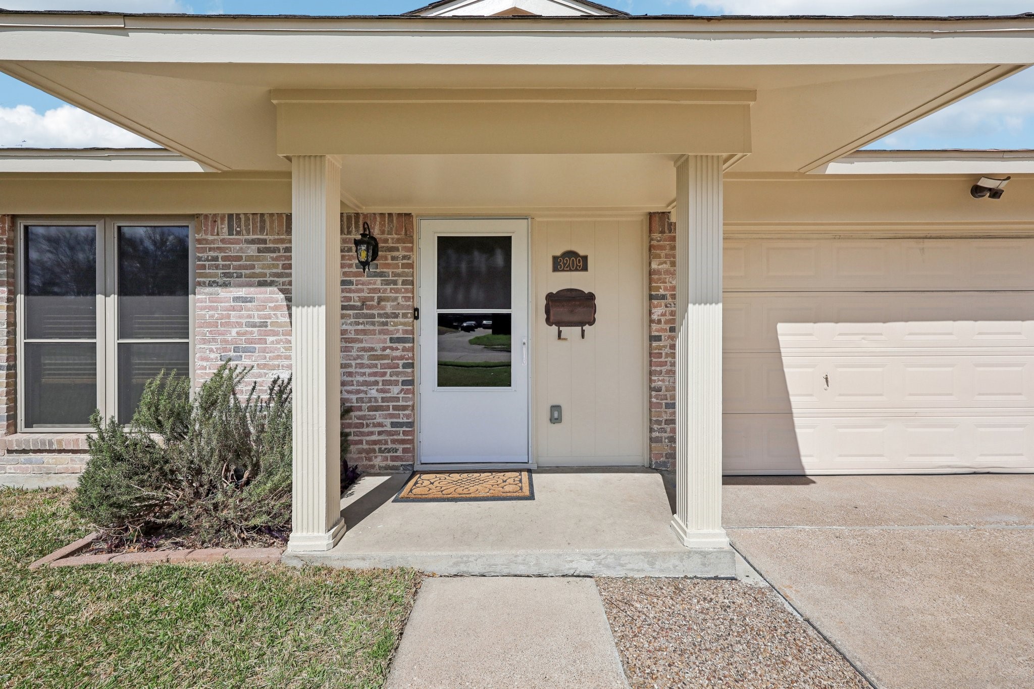 3209 Sharon Circle