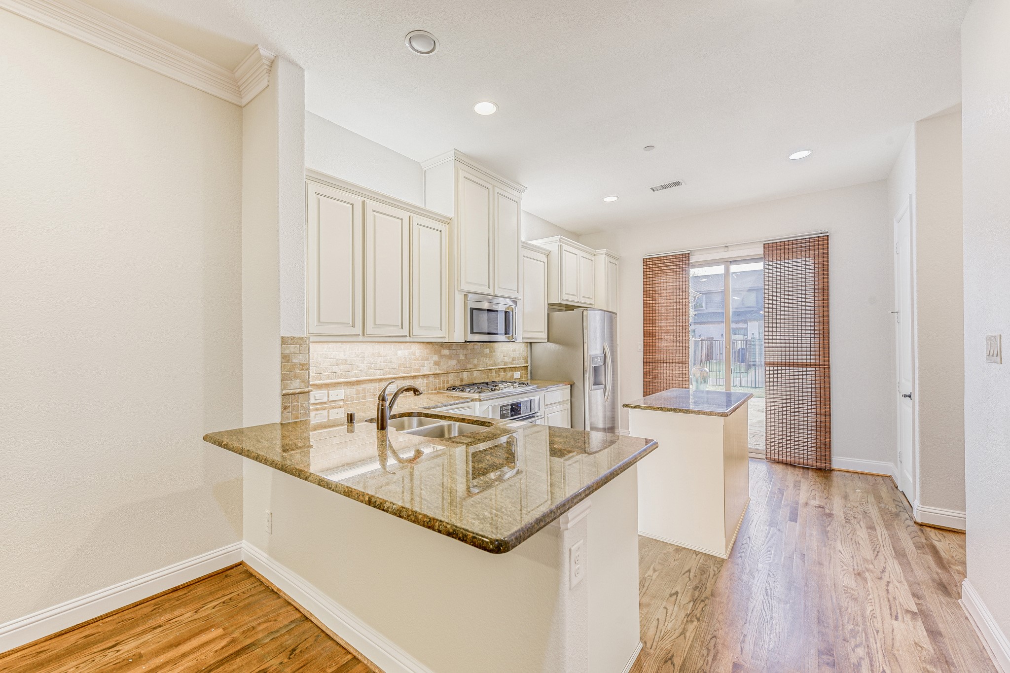808 Lake Vista Place