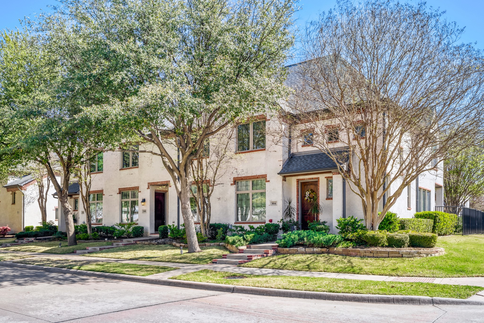 808 Lake Vista Place