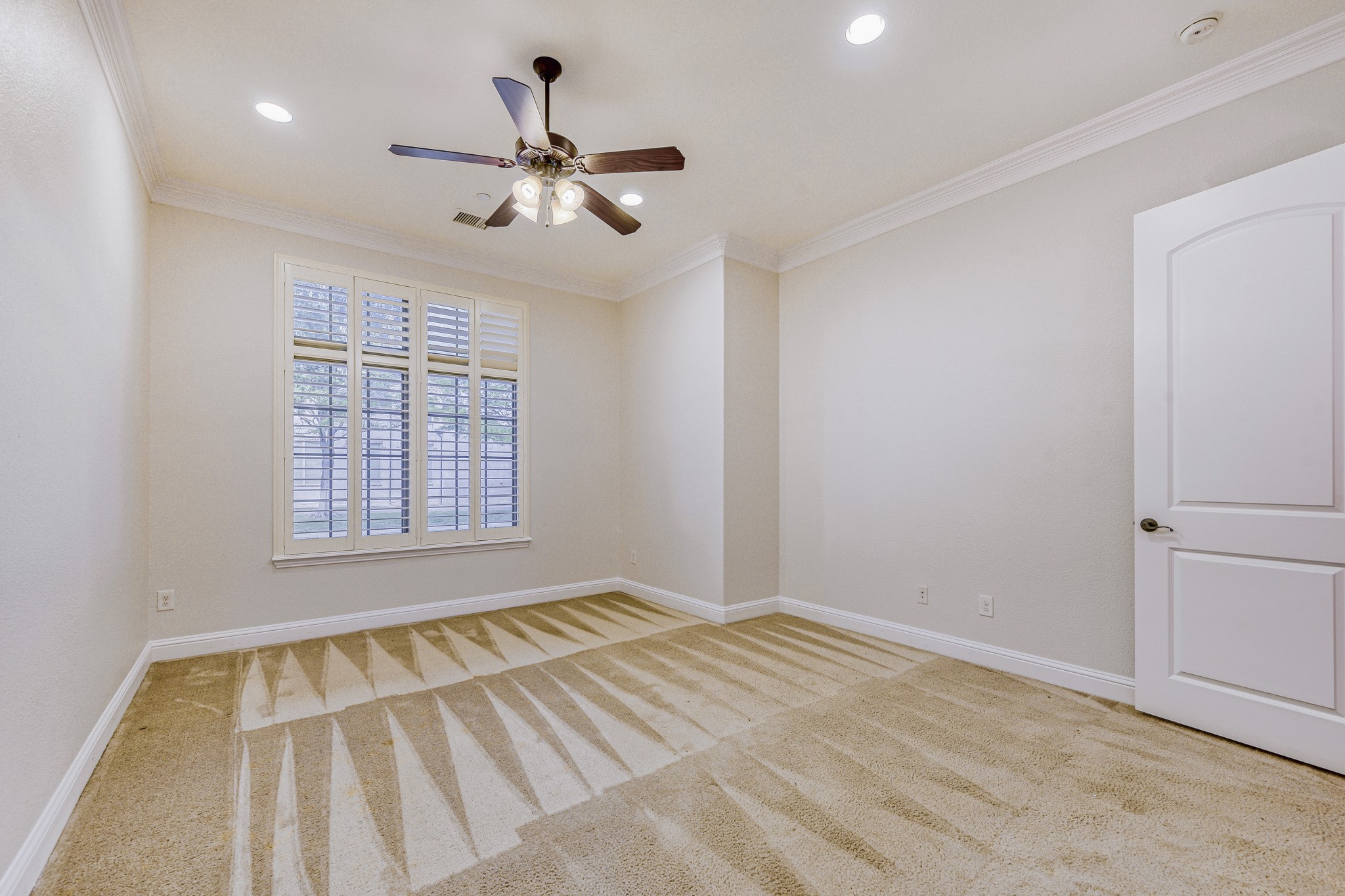 808 Lake Vista Place