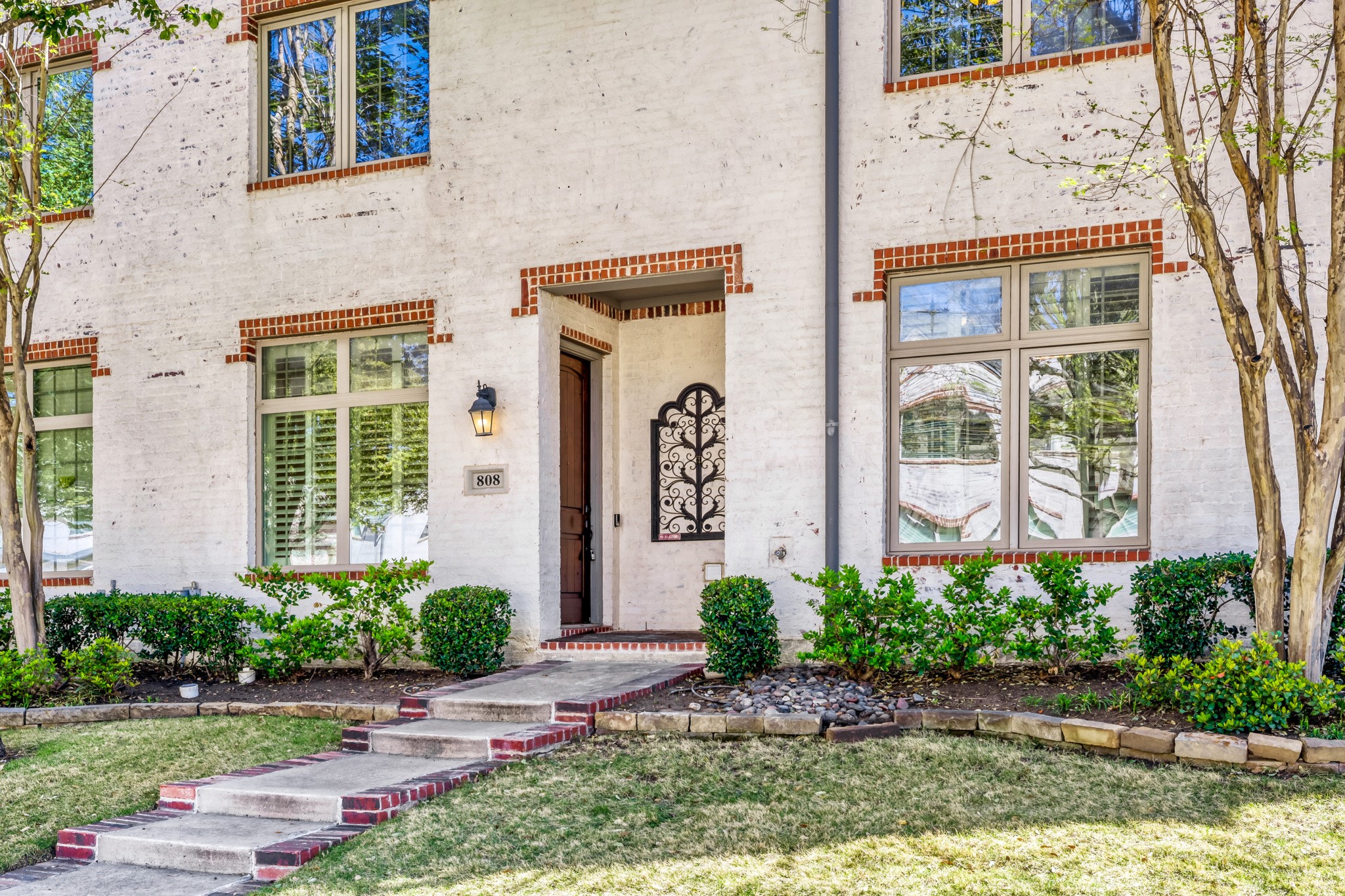808 Lake Vista Place