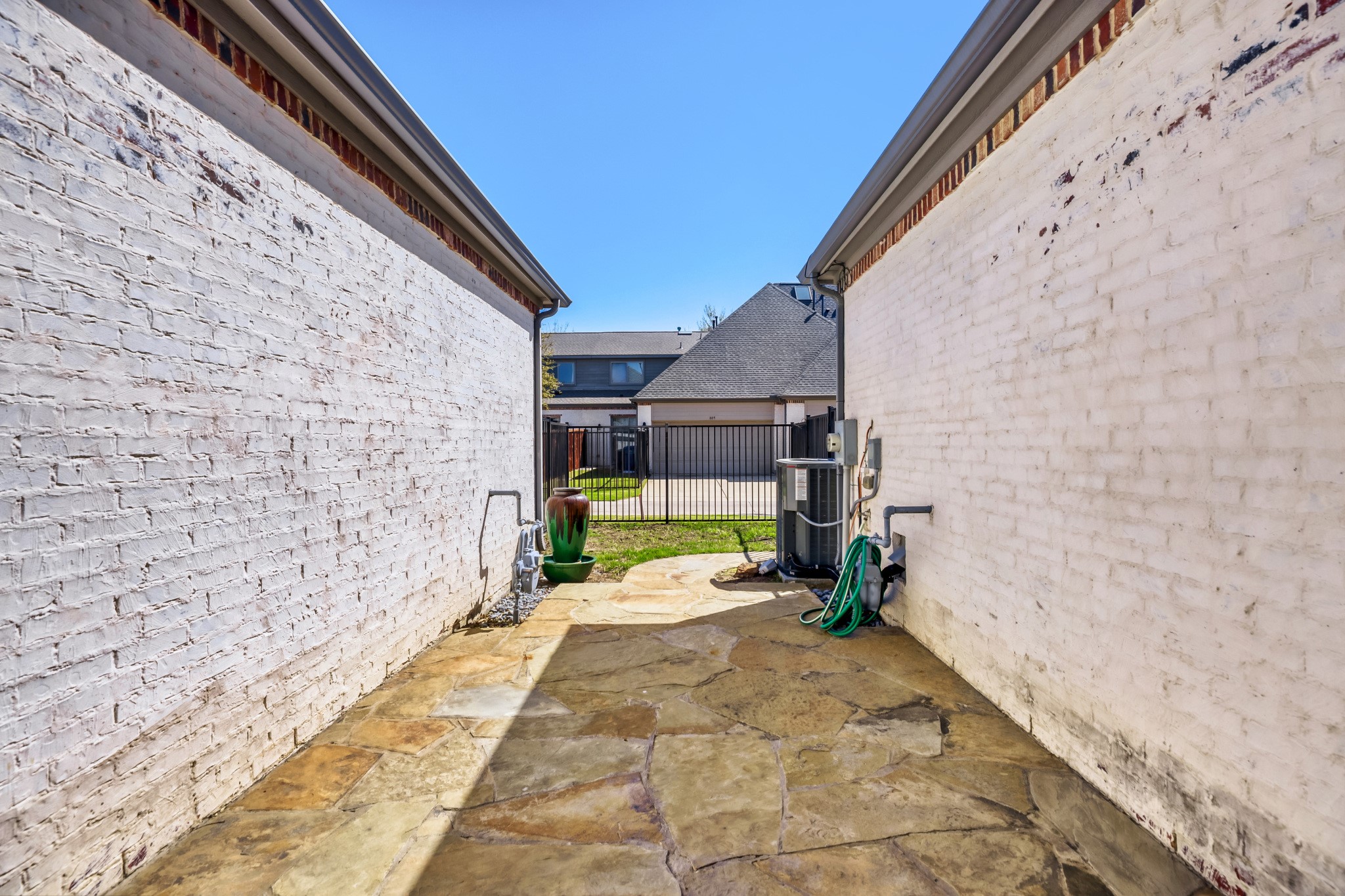 808 Lake Vista Place
