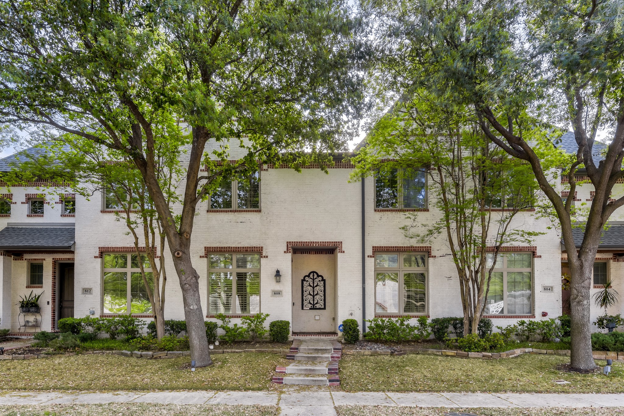 808 Lake Vista Place