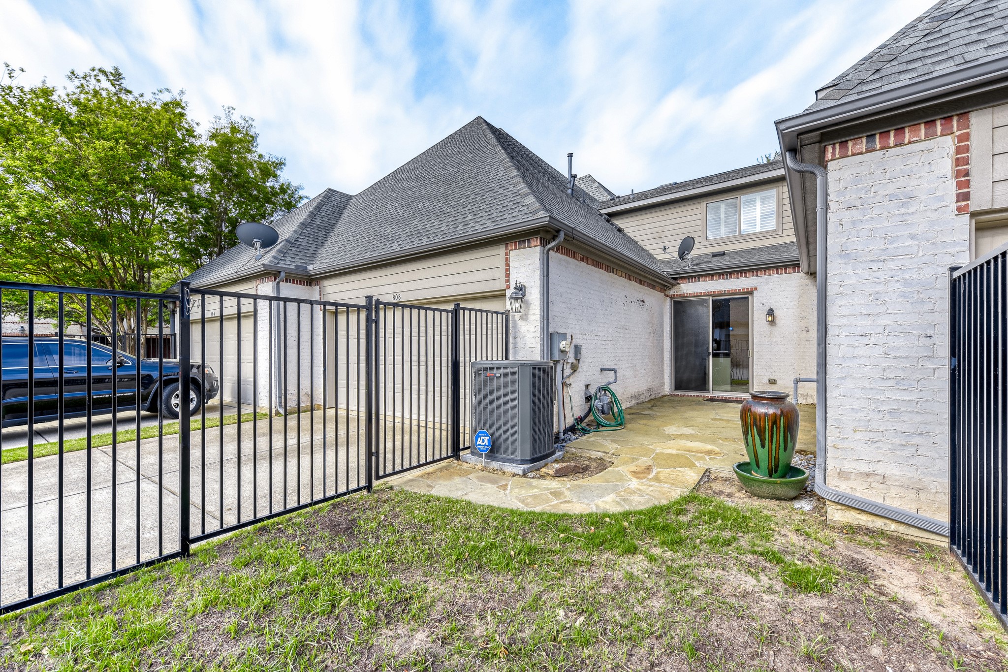 808 Lake Vista Place