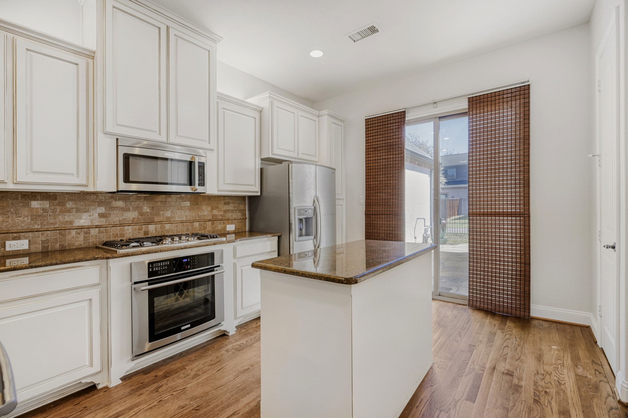 808 Lake Vista Place