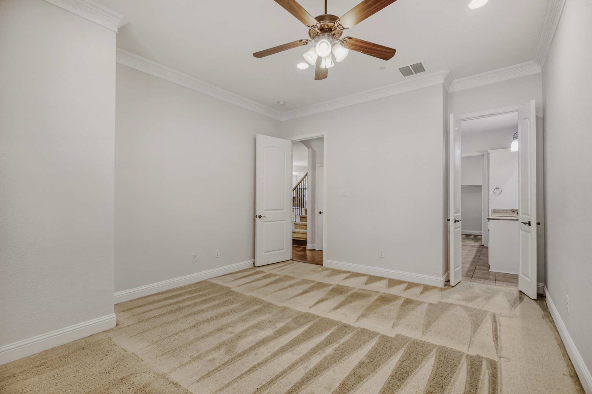 808 Lake Vista Place