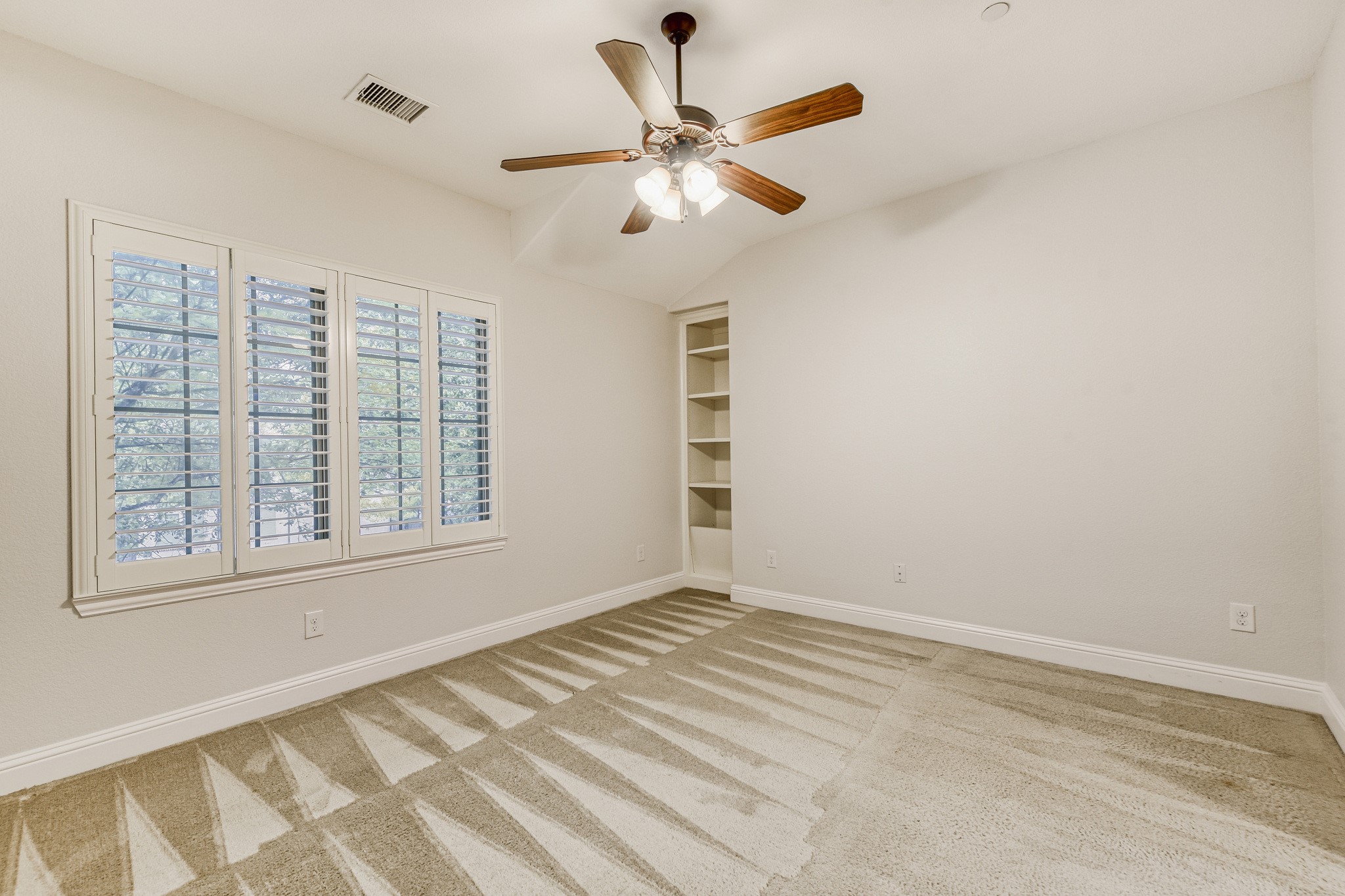 808 Lake Vista Place