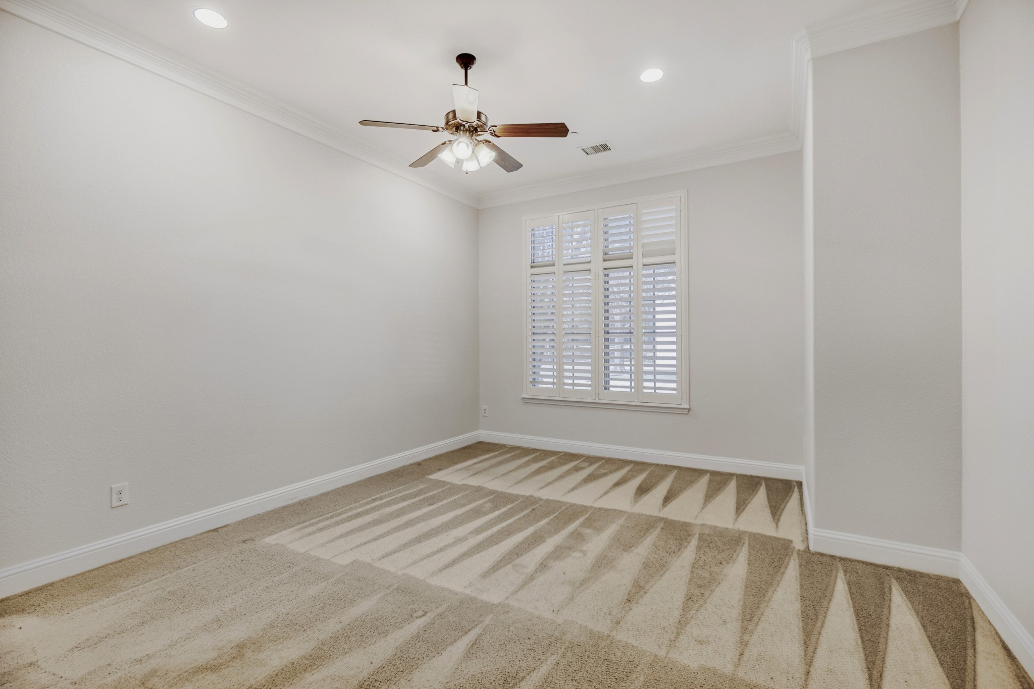 808 Lake Vista Place