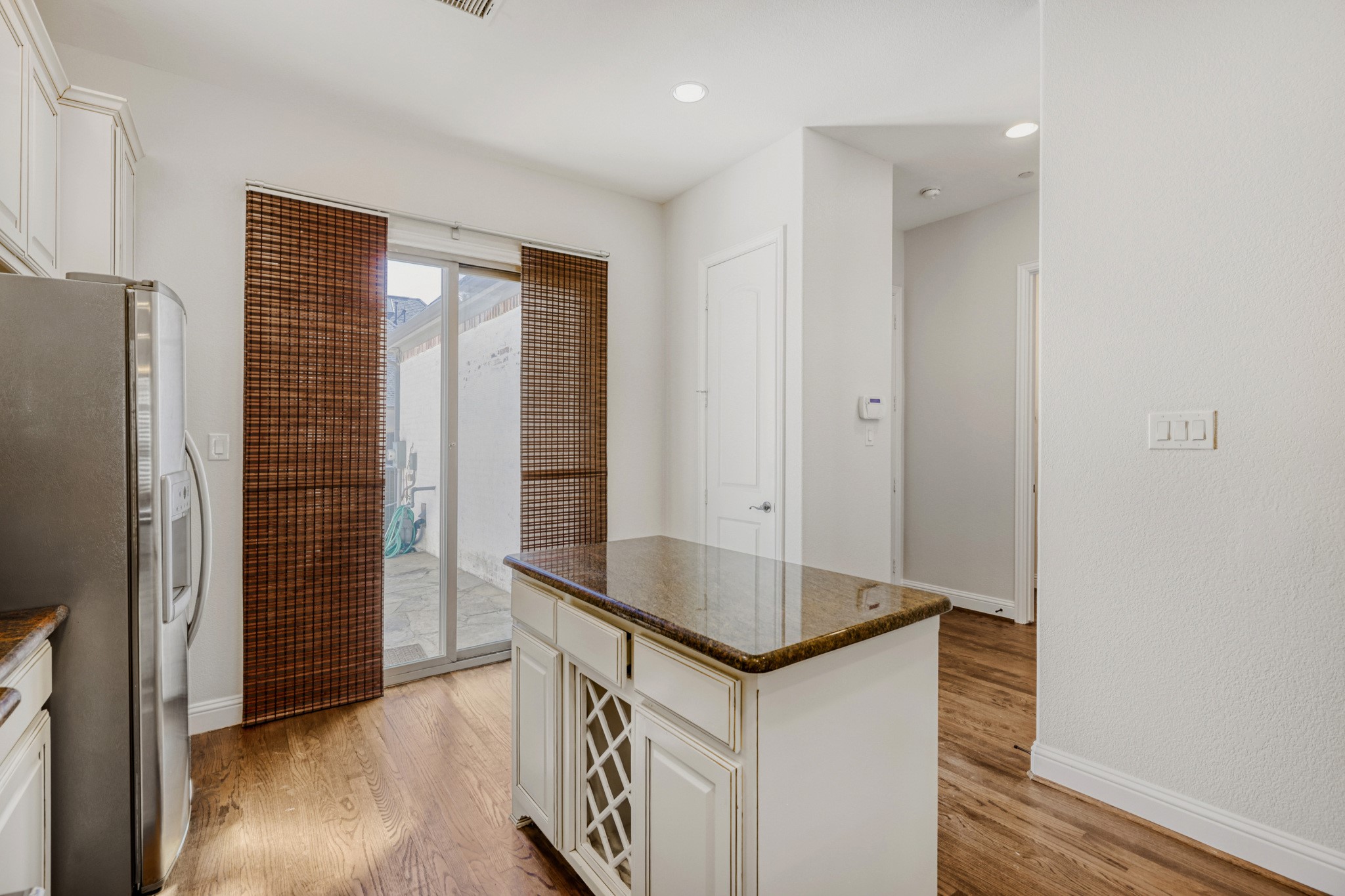 808 Lake Vista Place