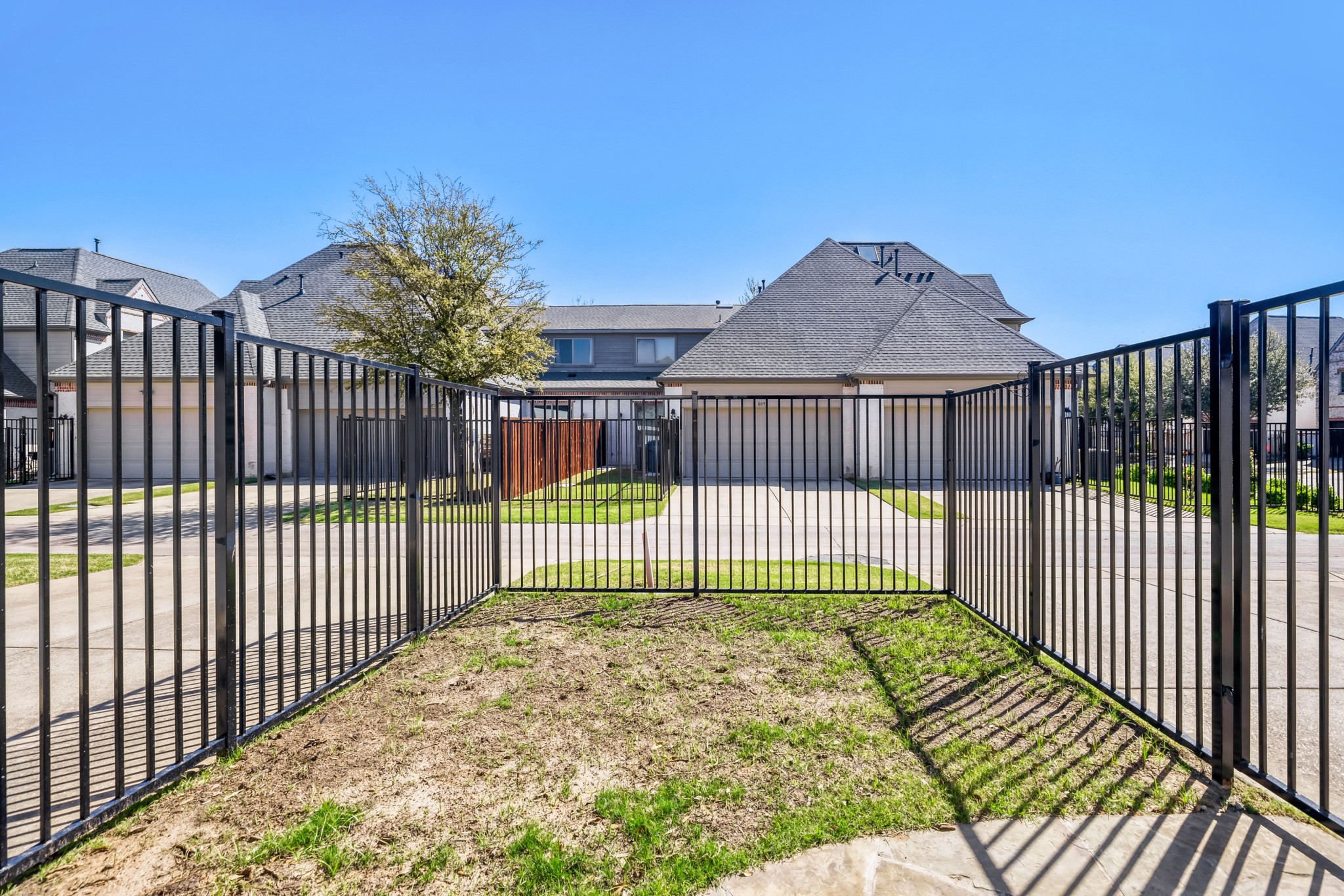808 Lake Vista Place