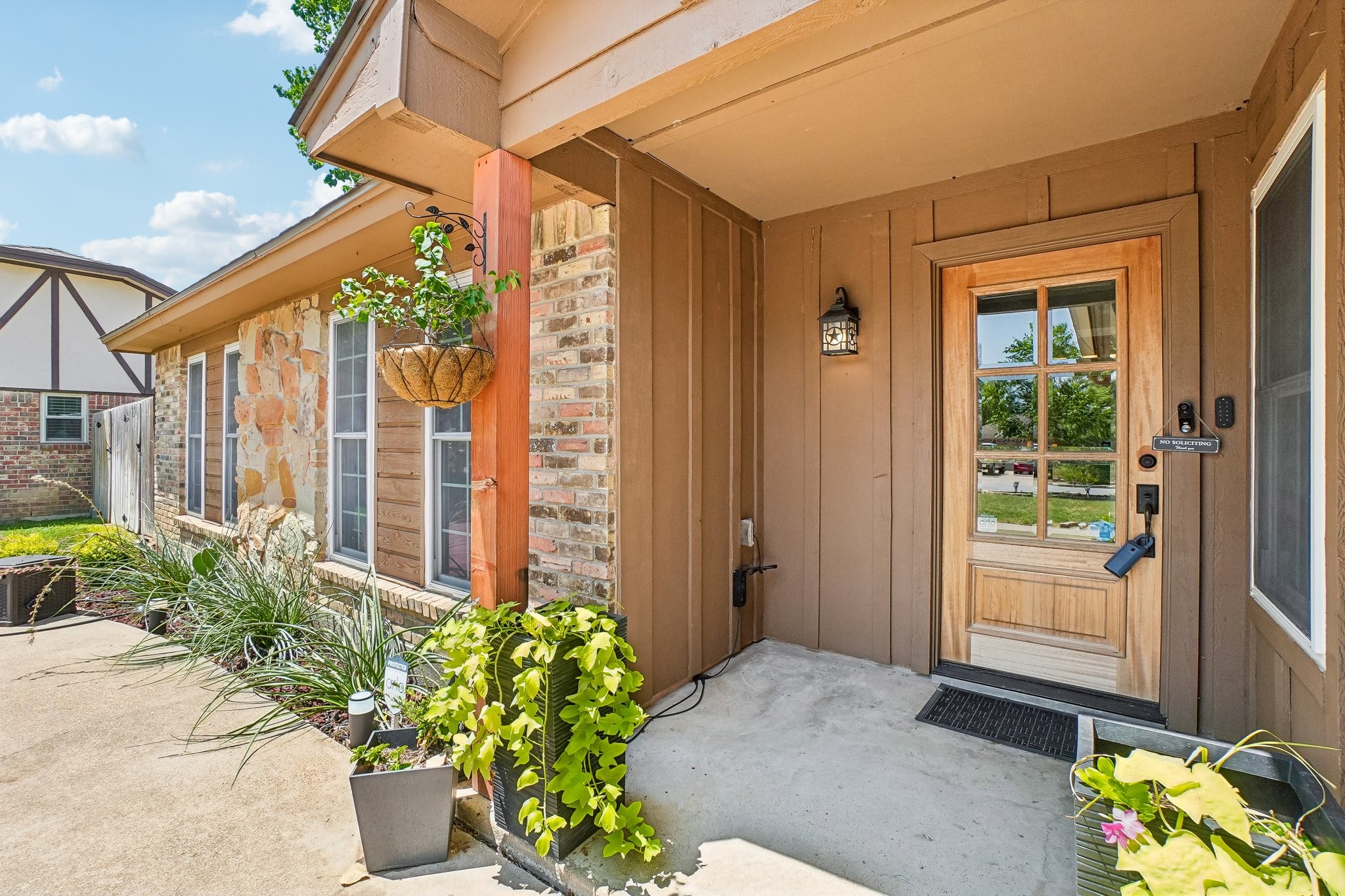 8612 Edgebrook Terrace