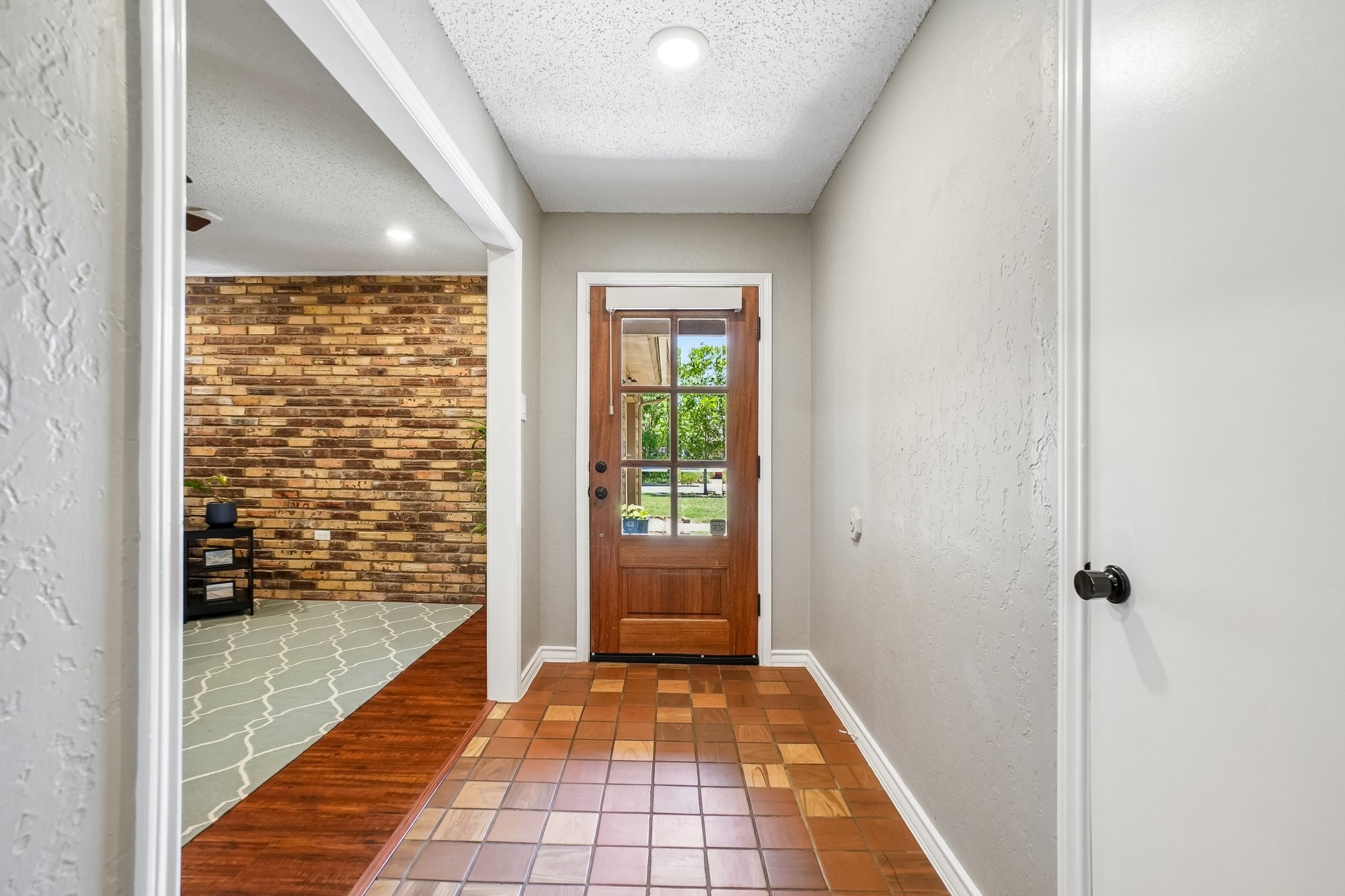 8612 Edgebrook Terrace