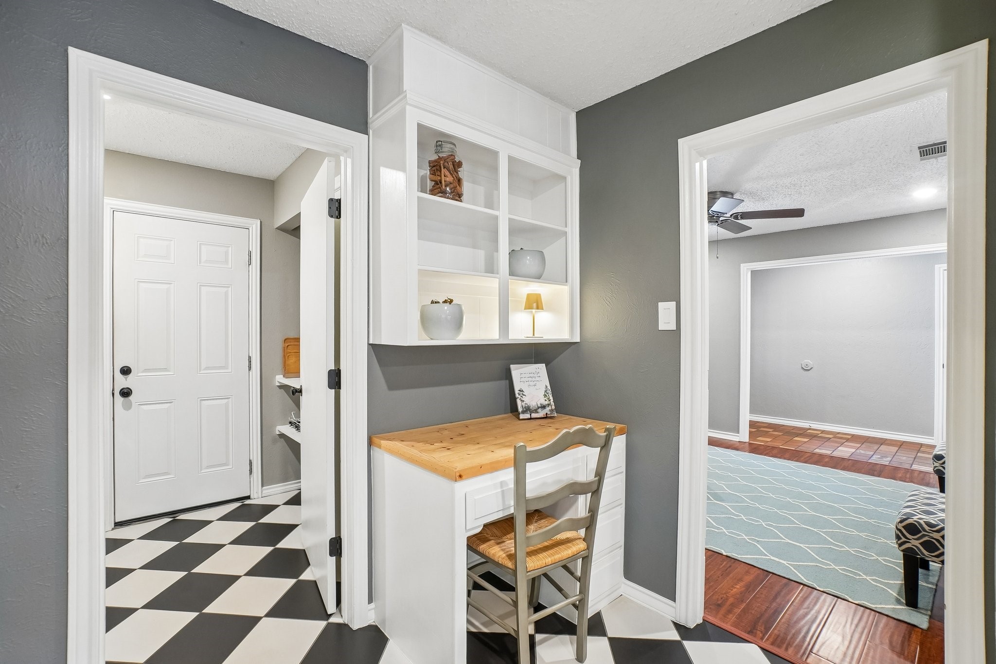 8612 Edgebrook Terrace