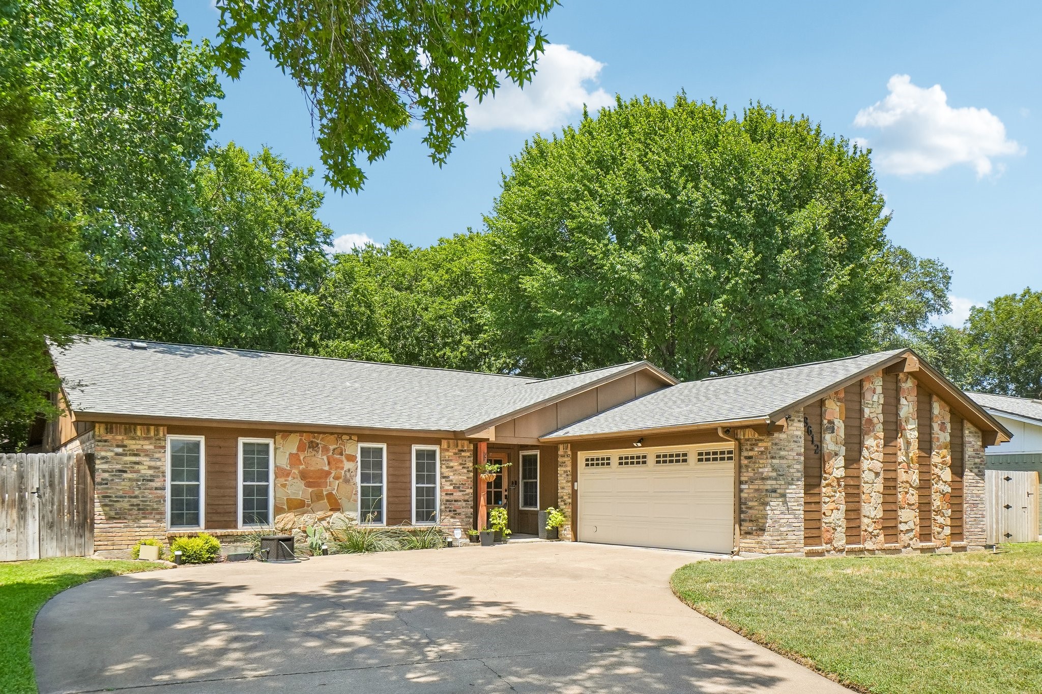 8612 Edgebrook Terrace