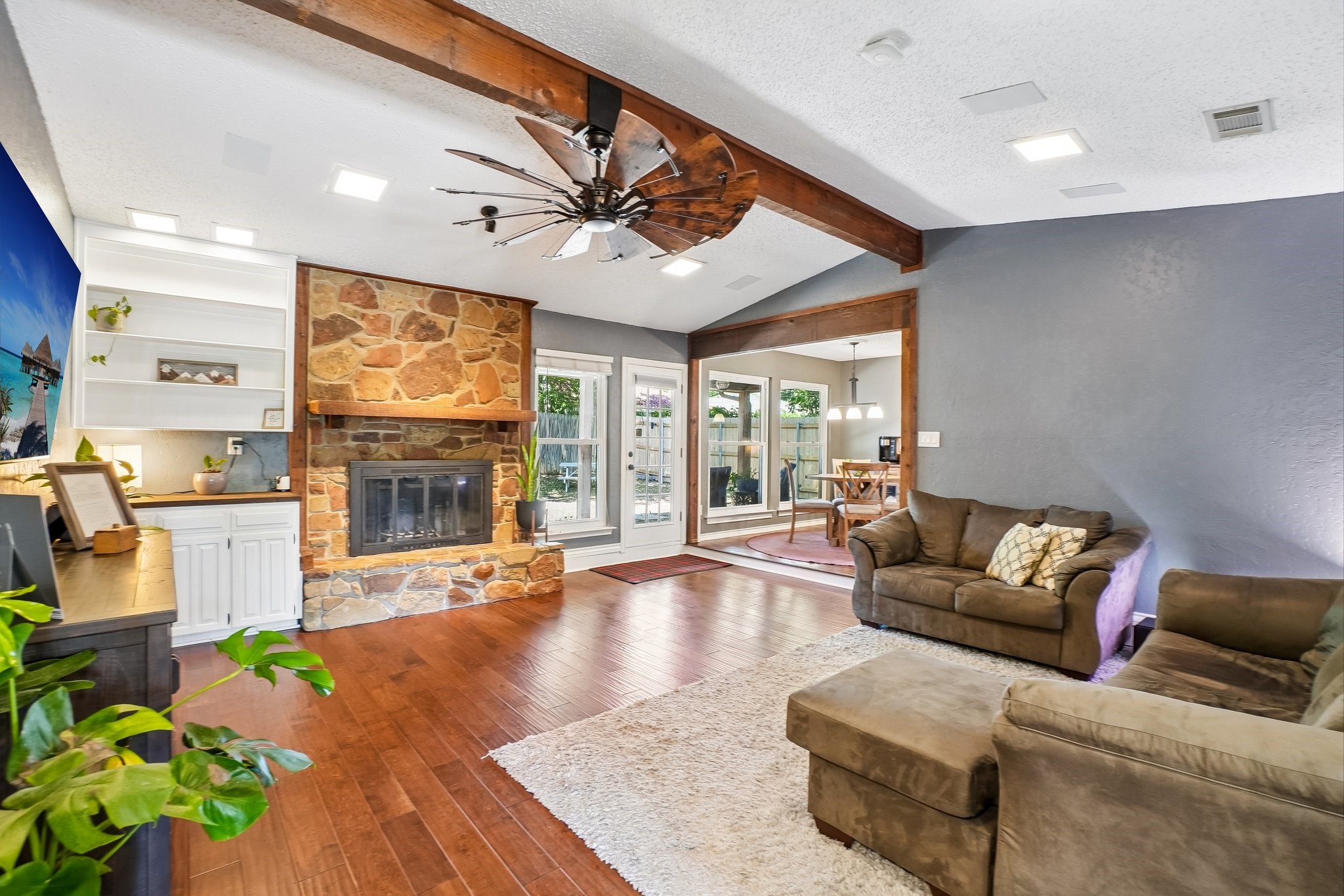 8612 Edgebrook Terrace