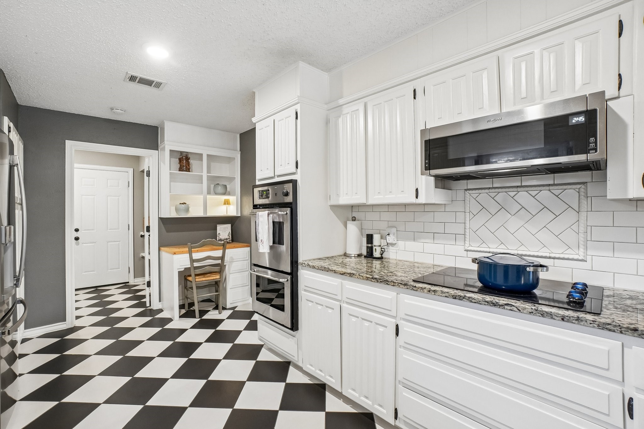 8612 Edgebrook Terrace