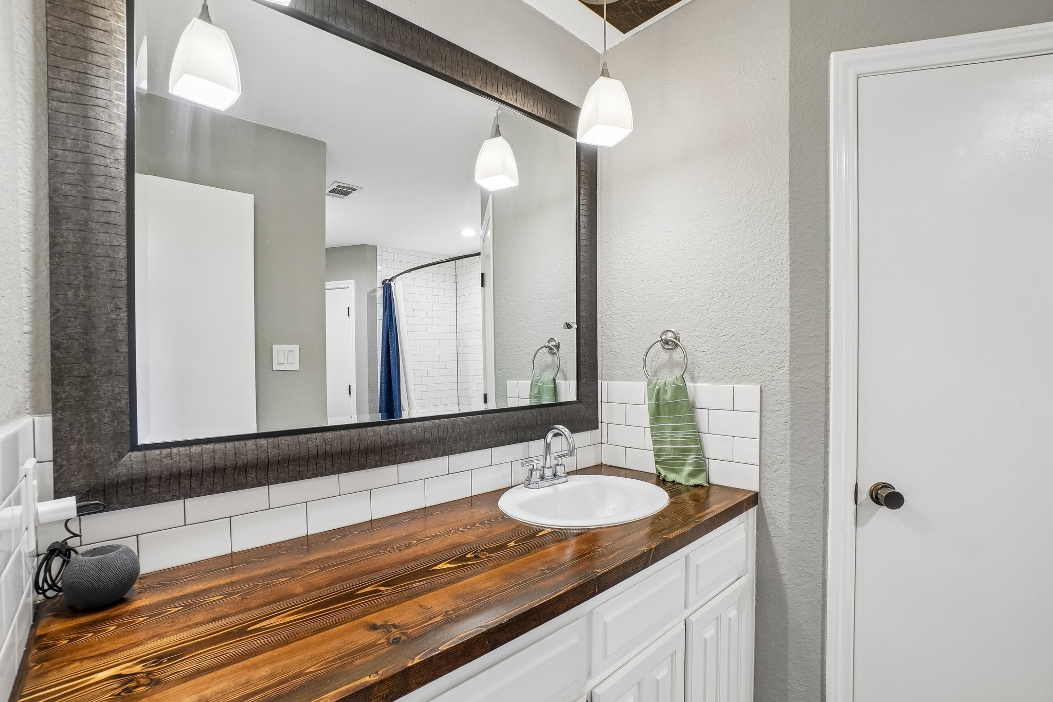 8612 Edgebrook Terrace