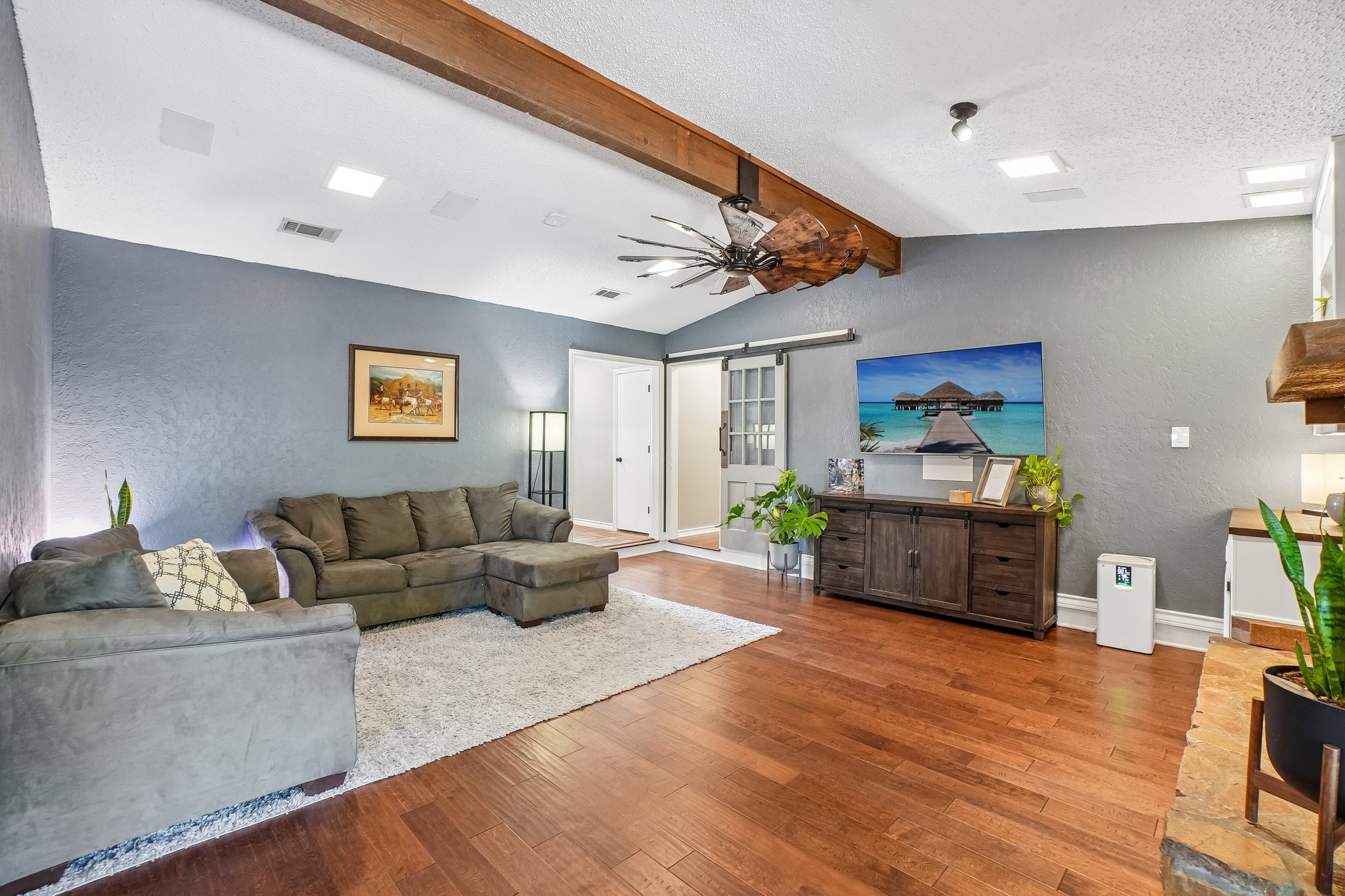 8612 Edgebrook Terrace