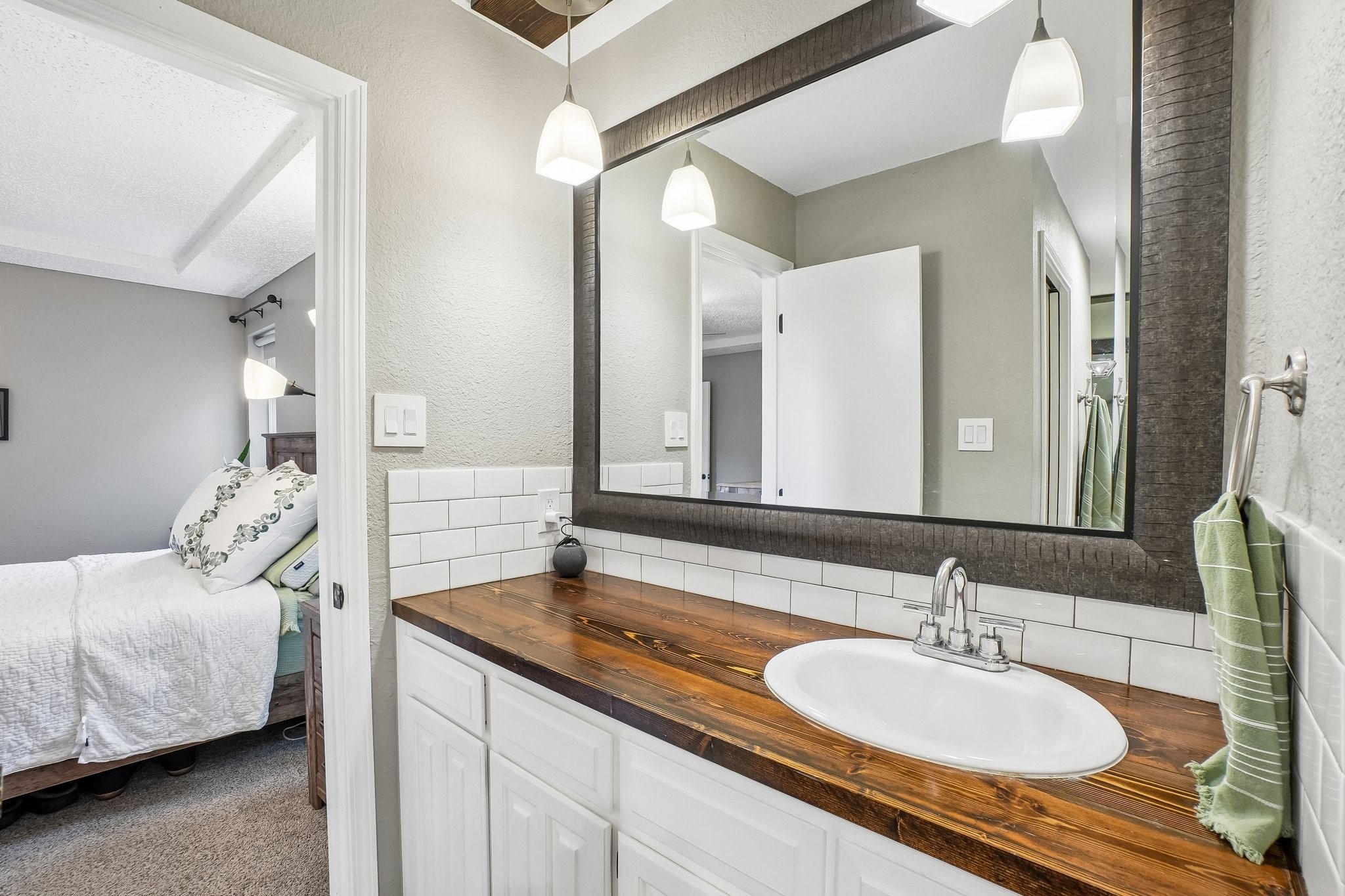 8612 Edgebrook Terrace