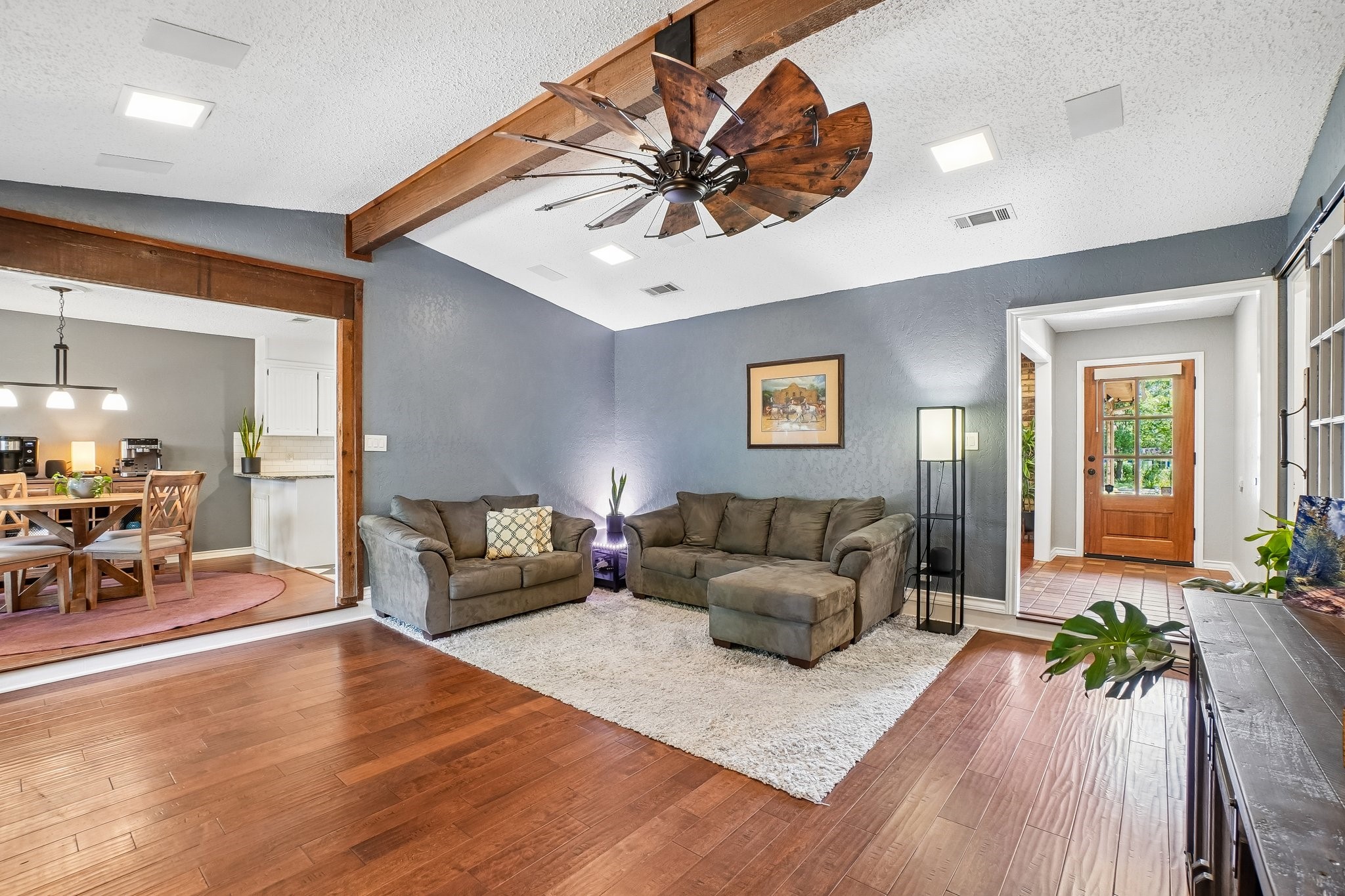 8612 Edgebrook Terrace