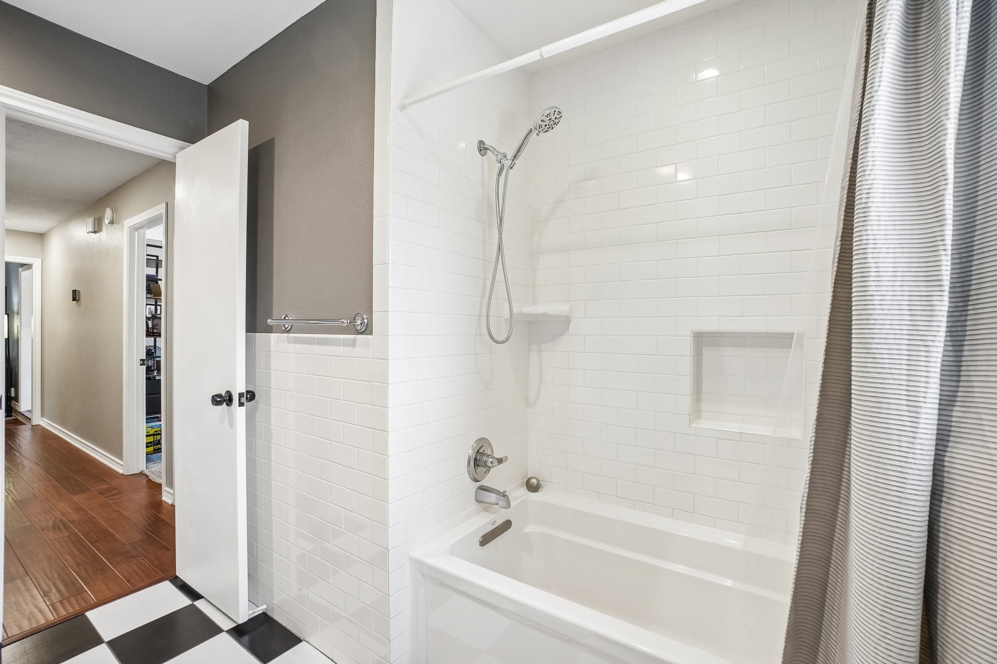 8612 Edgebrook Terrace