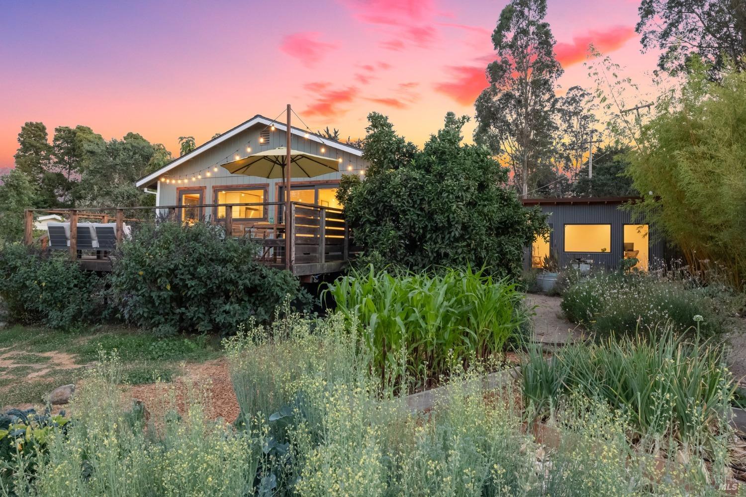 909-911 W Sierra Ave