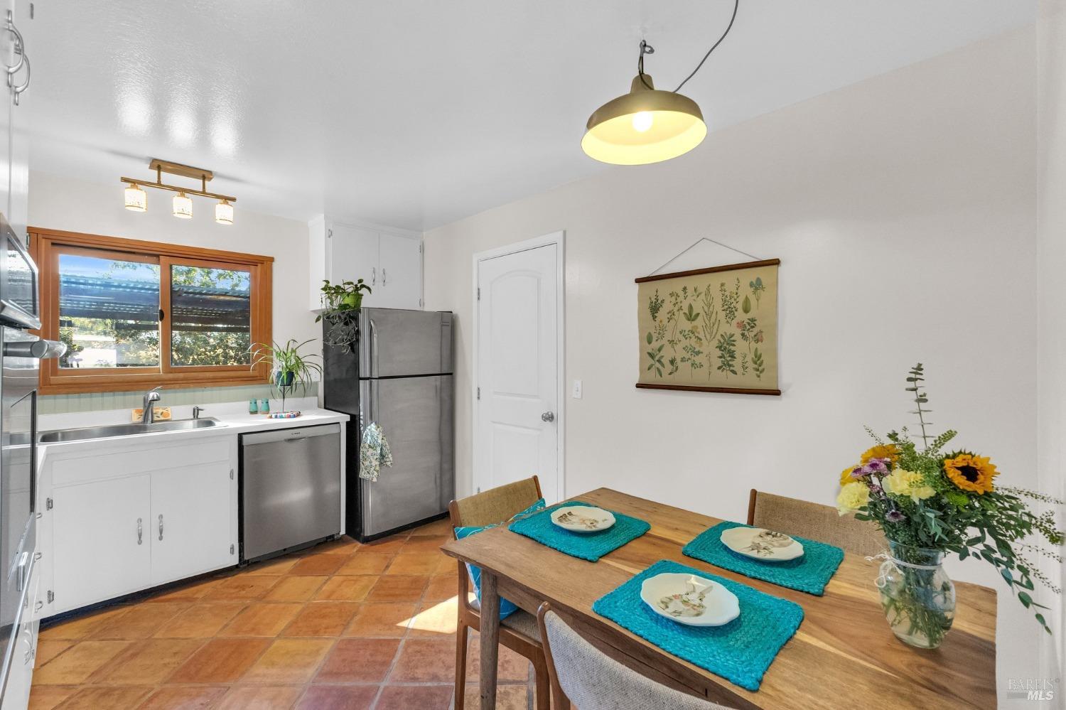 909-911 W Sierra Ave