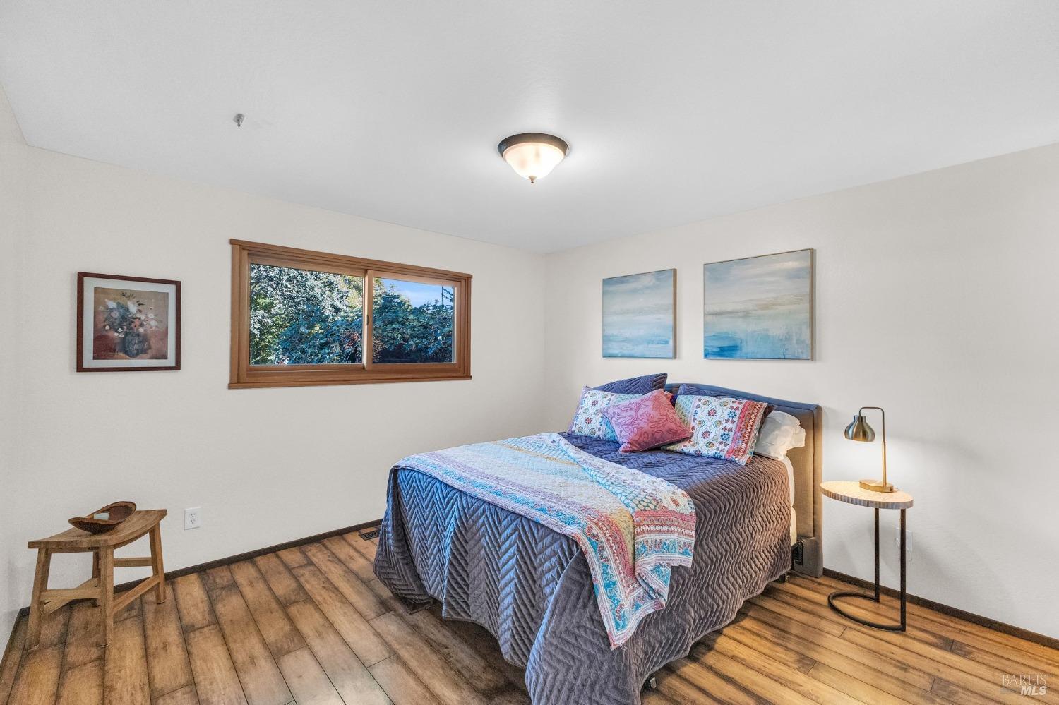 909-911 W Sierra Ave