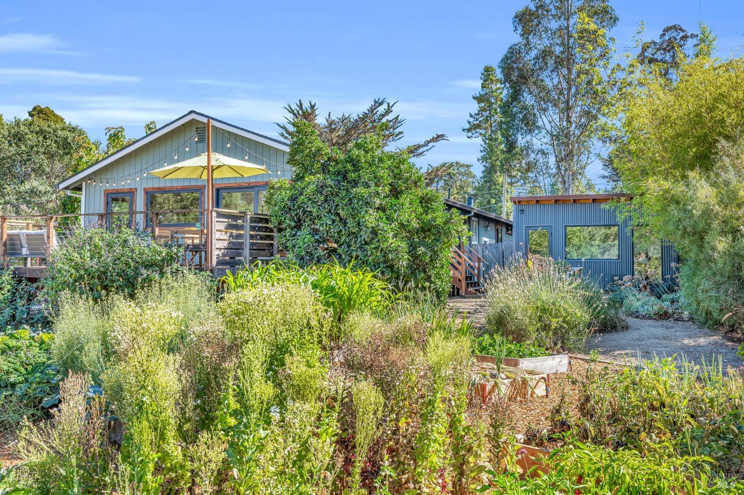 909-911 W Sierra Ave