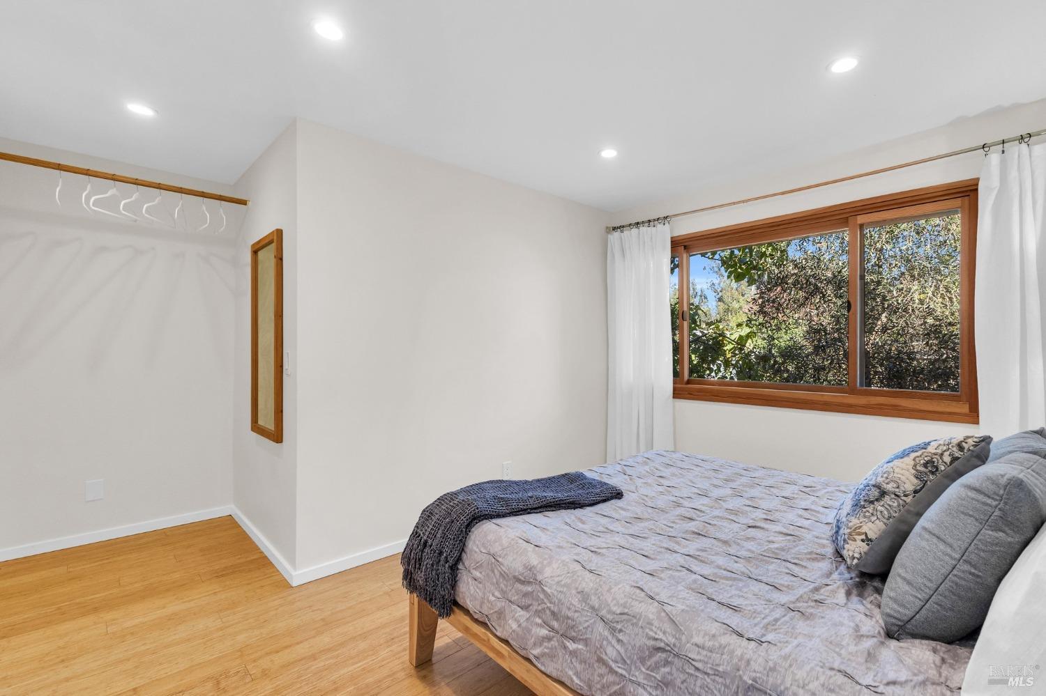 909-911 W Sierra Ave