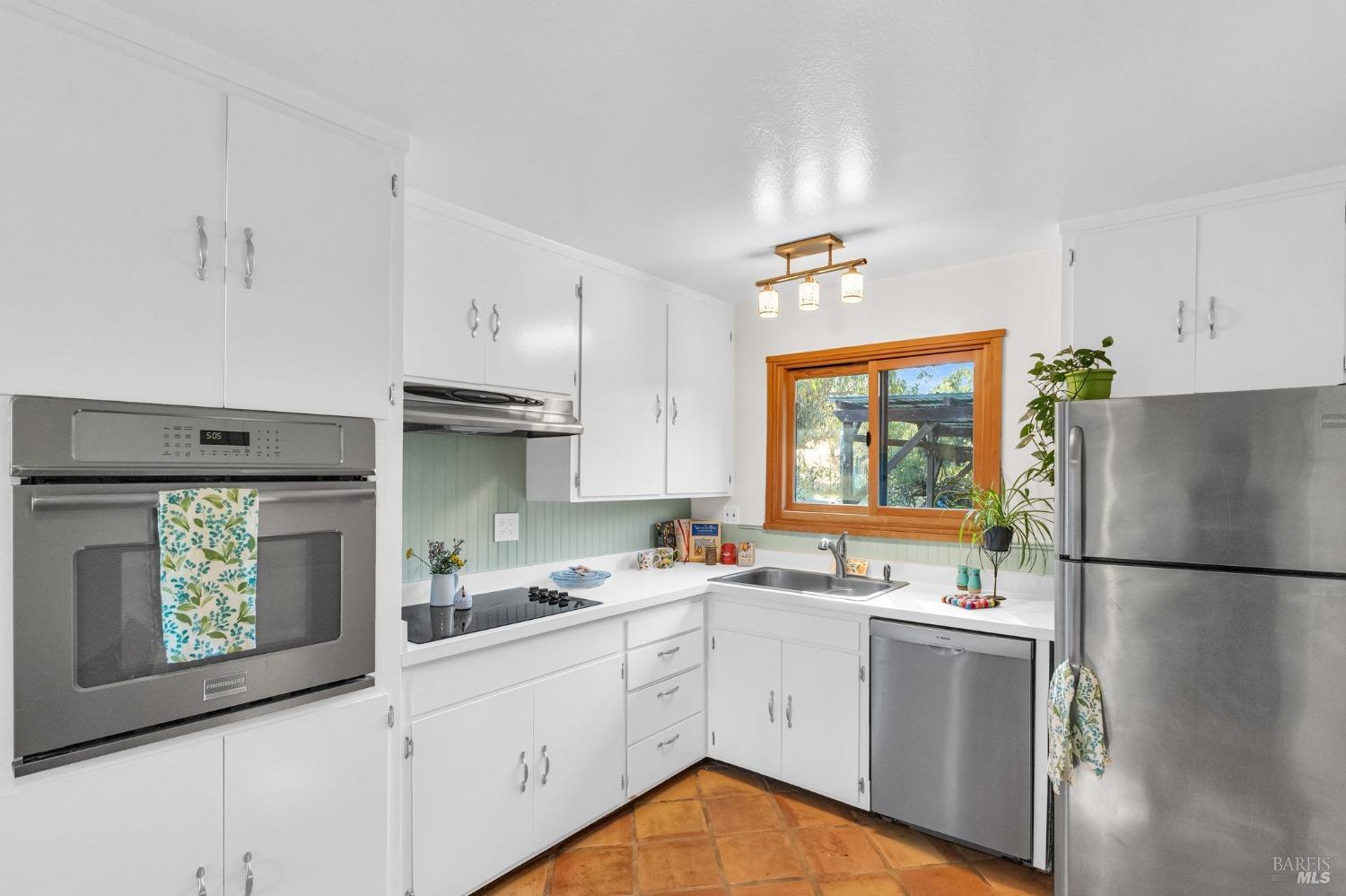 909-911 W Sierra Ave