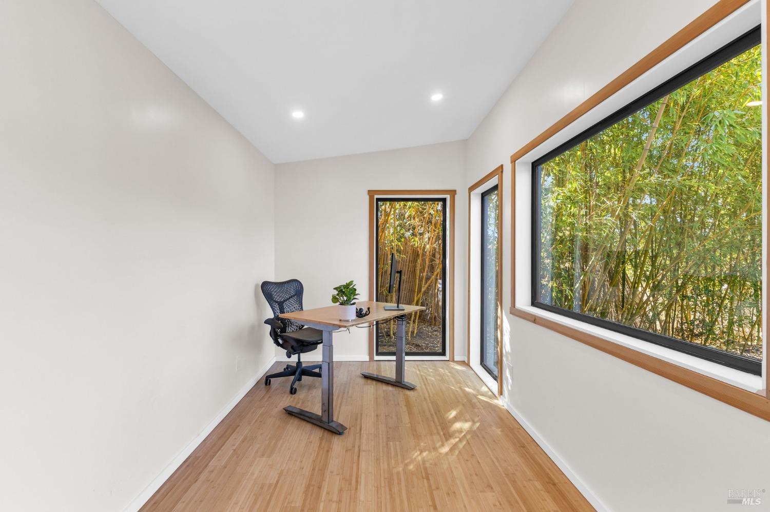 909-911 W Sierra Ave