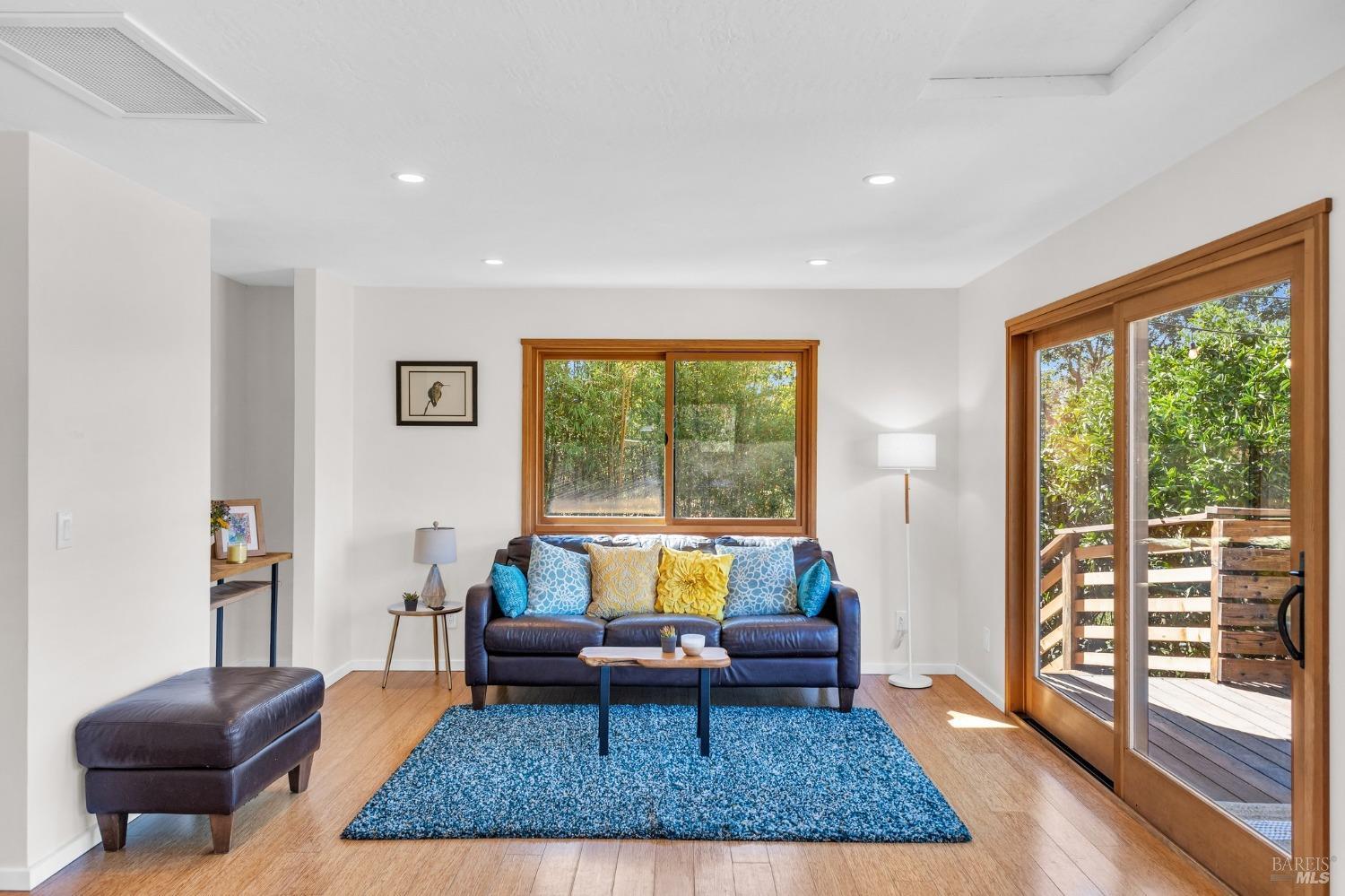 909-911 W Sierra Ave