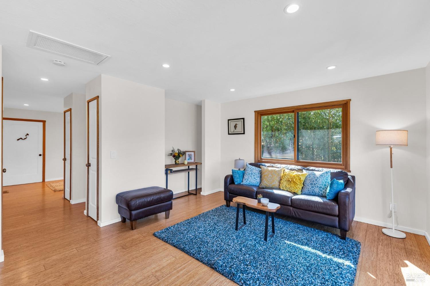 909-911 W Sierra Ave