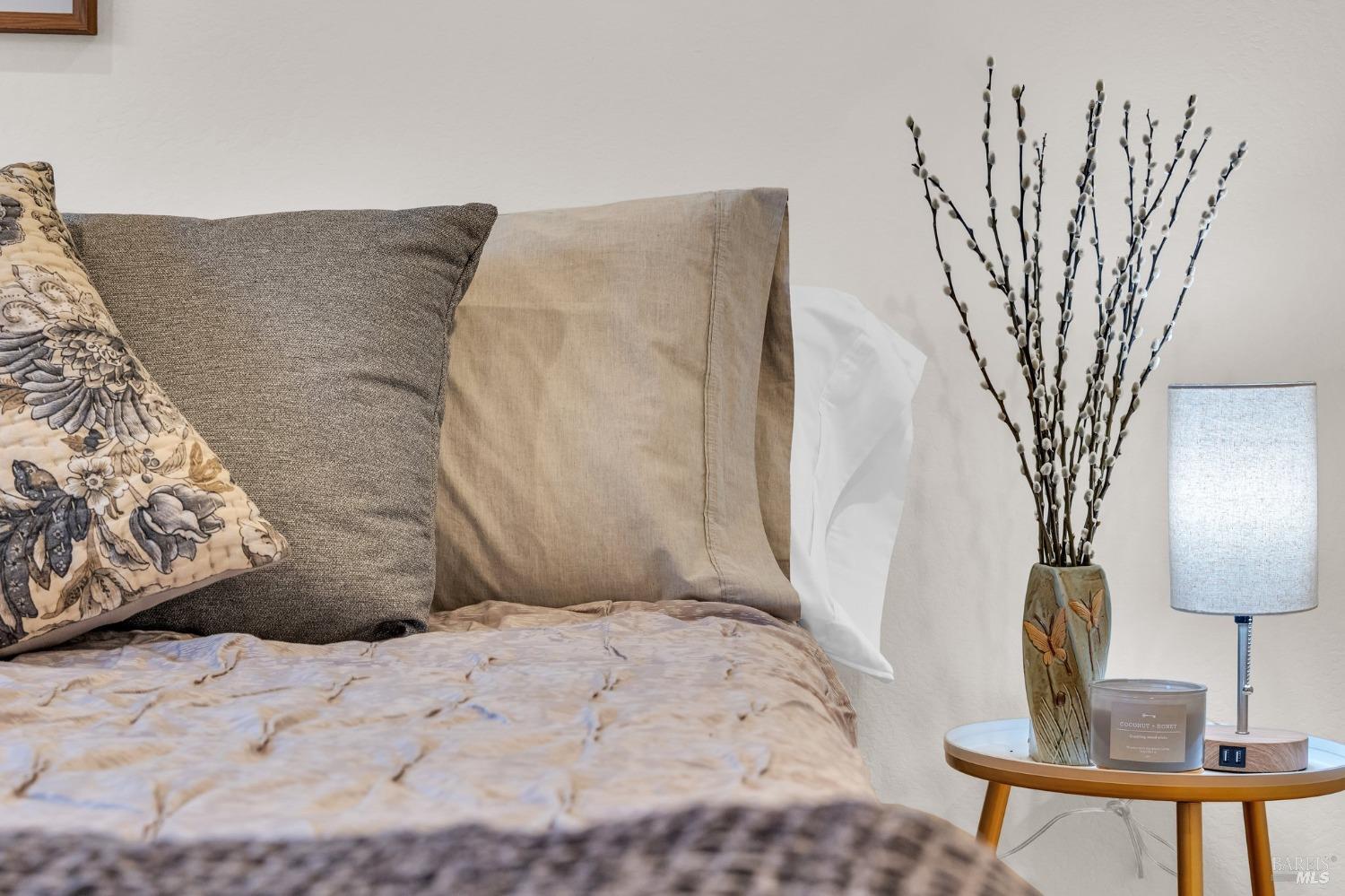 909-911 W Sierra Ave