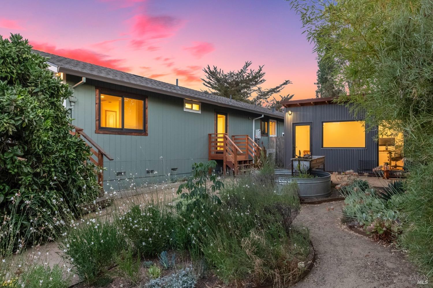 909-911 W Sierra Ave